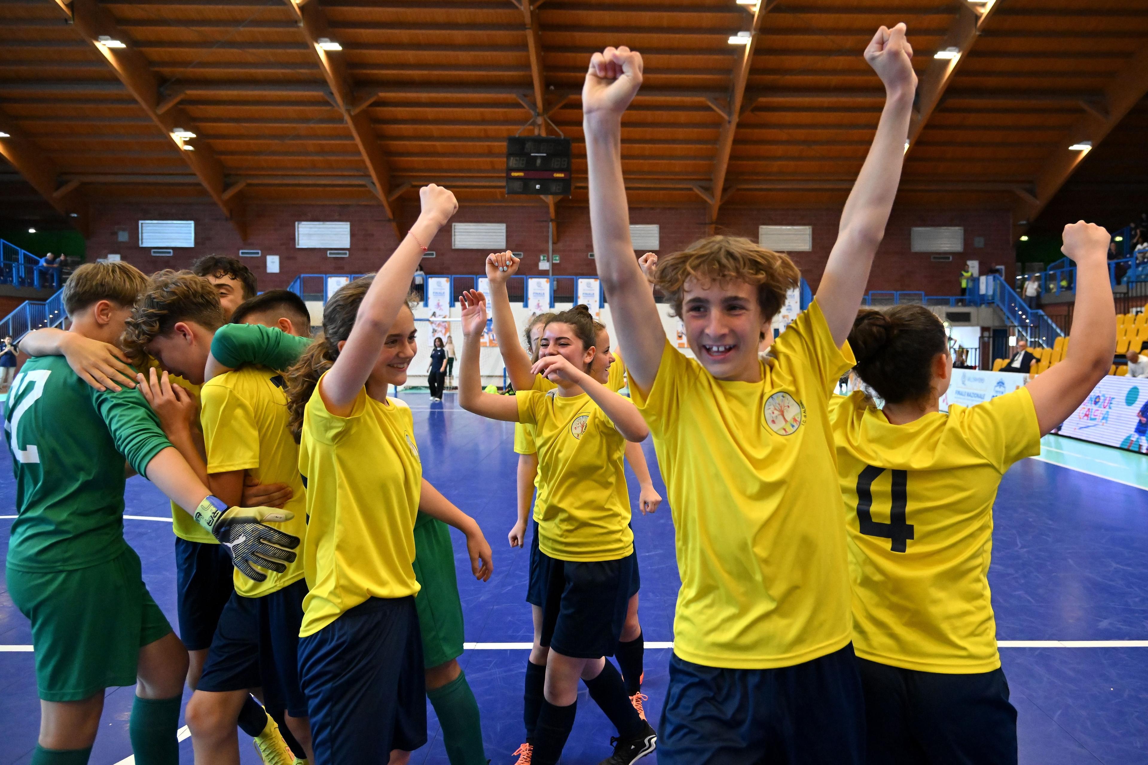Il palasport di Salsomaggiore Terme saluta i progetti ‘Ragazze in gioco’ e ‘Tutti in Goal’. Brunelli: \"Grande partecipazione\"