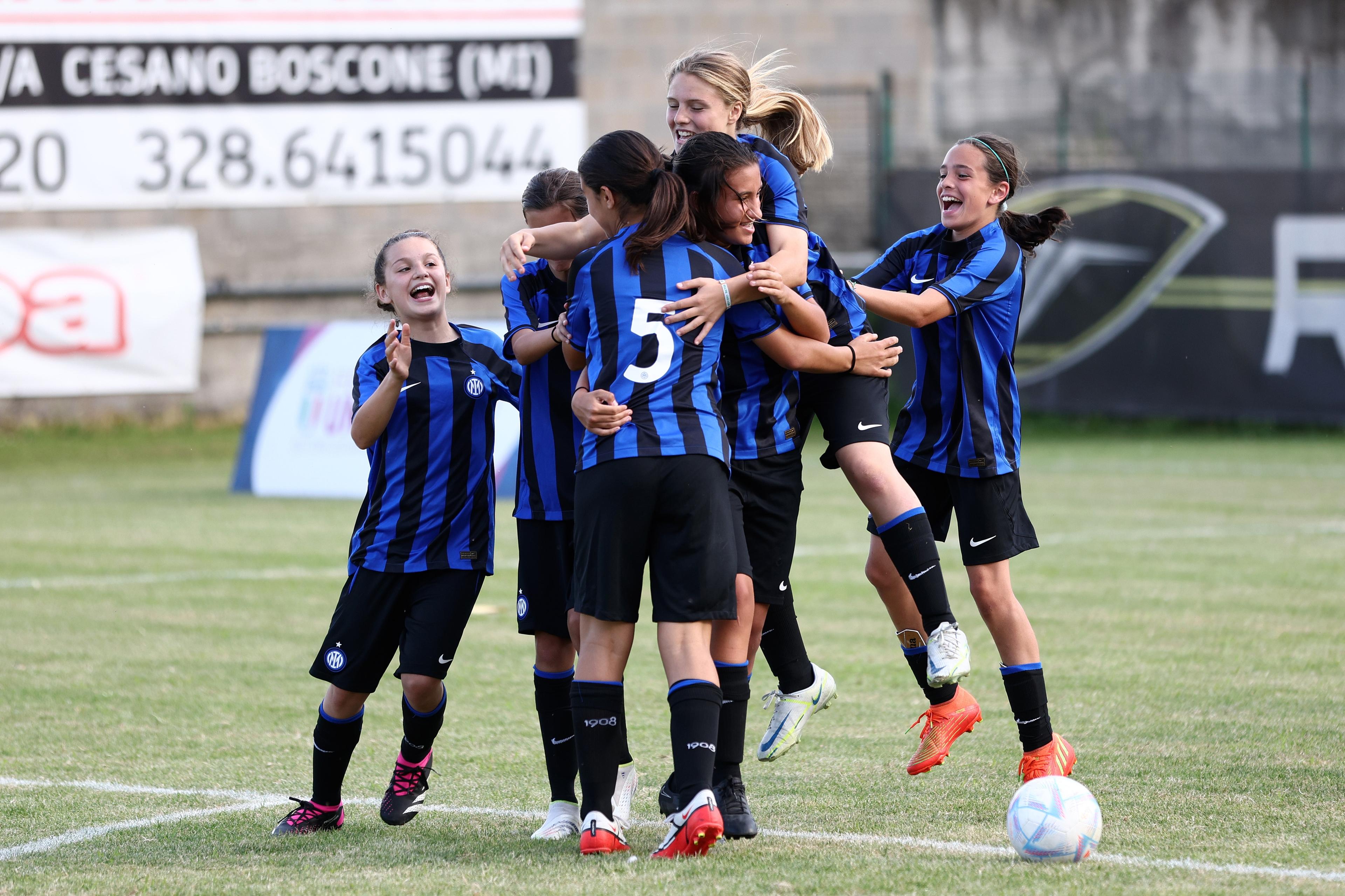 TREZZANO SUL NAVIGLIO, ITALY - JUNE 03: Players of FC Internazionale celebrate during the Under 13 Fair Play Elite & Under 13 Pro on June 03, 2023 in Trezzano sul Naviglio, Italy. (Photo by Francesco Scaccianoce/Getty Images)