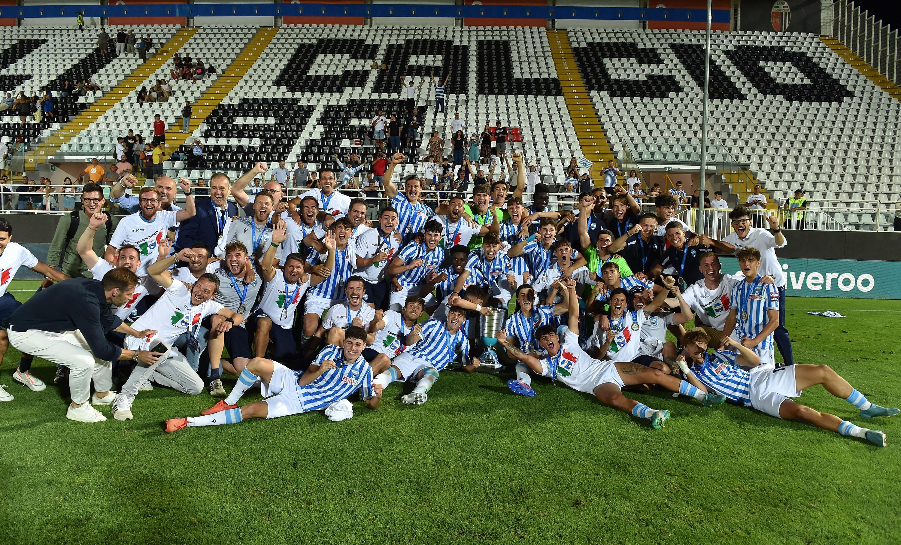 ASCOLI PICENO, ITALY - JUNE 18: Players of Spal celebrate the victory after the Serie A-B U18 Final match between Bologna and Spal at Stadio Cino e Lillo Del Duca on June 18, 2022 in Ascoli Piceno, Italy. (Photo by Giuseppe Bellini/Getty Images)