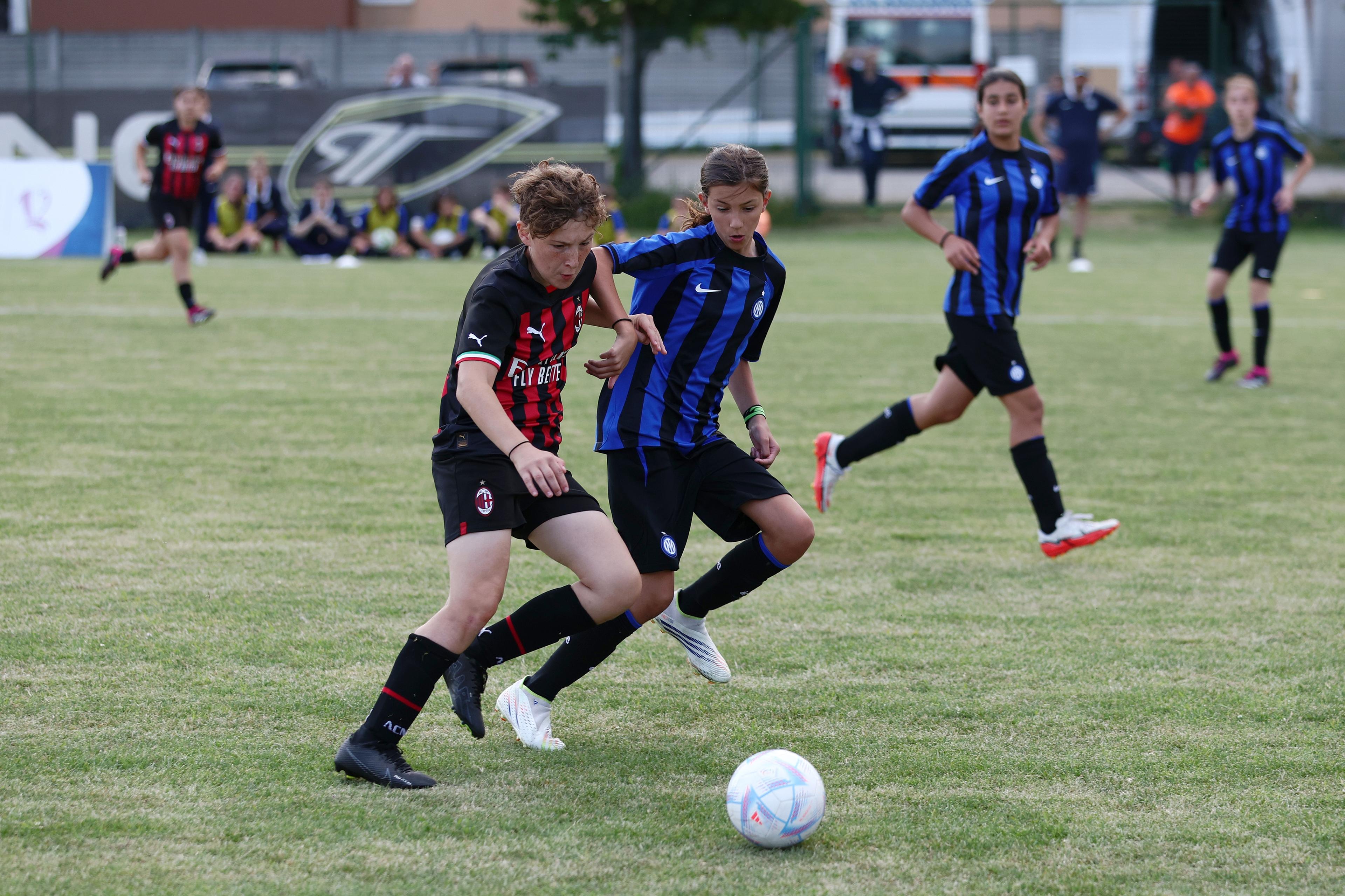 TREZZANO SUL NAVIGLIO, ITALY - JUNE 03: Players of AC Milan and FC Internazionale in action during the Under 13 Fair Play Elite & Under 13 Pro on June 03, 2023 in Trezzano sul Naviglio, Italy. (Photo by Francesco Scaccianoce/Getty Images)