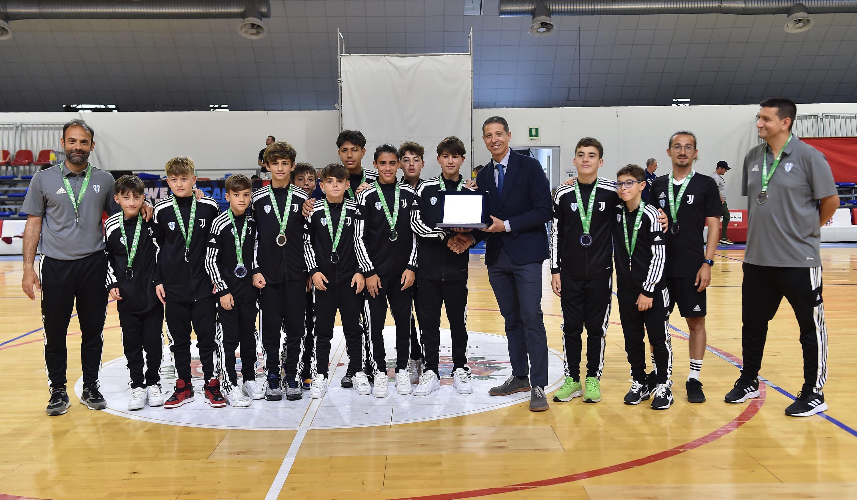 PESARO, ITALY - JUNE 04: Team of Fair Play Messina third classified after U13 Futsal Elite at Palacampanara on June 4, 2023 in Pesaro, Italy. (Photo by Giuseppe Bellini/Getty Images)