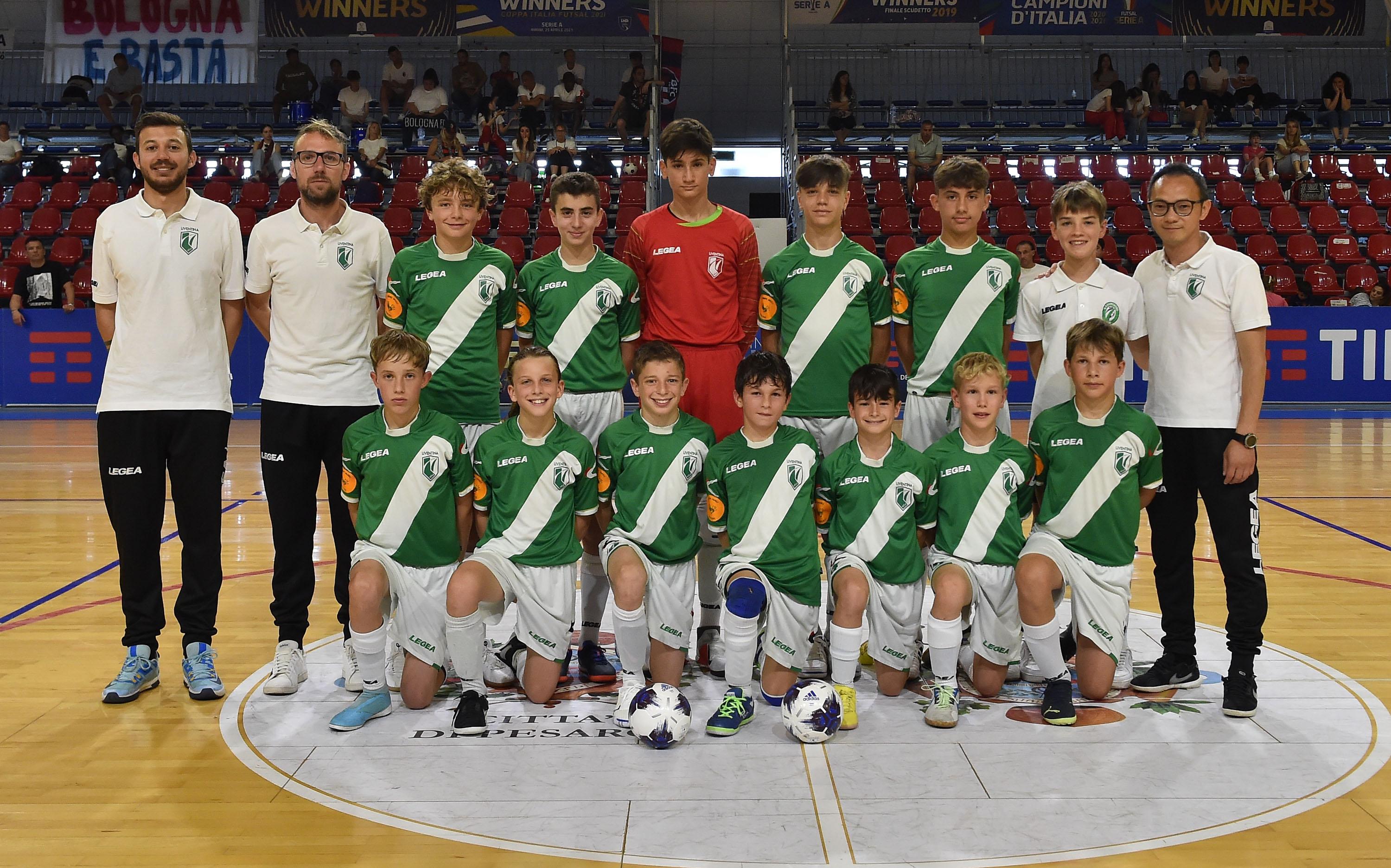 PESARO, ITALY - JUNE 04: Team of Liventina during U13 Futsal Elite at Palacampanara on June 4, 2023 in Pesaro, Italy. (Photo by Giuseppe Bellini/Getty Images)