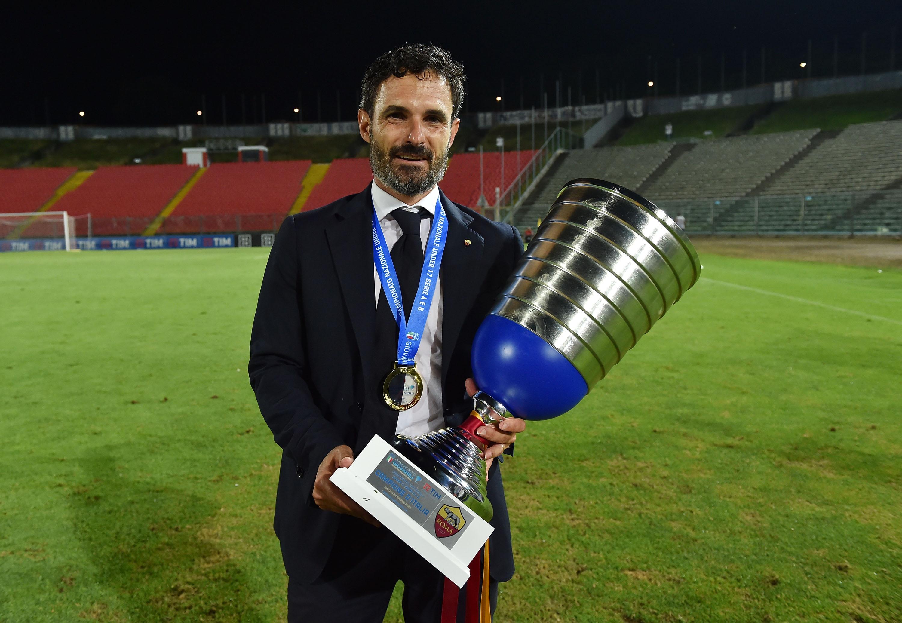 ANCONA, ITALY - JUNE 23: Marco Ciaralli head coach of AS Roma celebrates the victory after the U17 Serie A e B Final match between AS Roma and FC Internazionale at Del Conero Stadium on June 23, 2023 in Ancona, Italy. (Photo by Giuseppe Bellini/Getty Images) *** Local Caption *** Marco Ciaralli