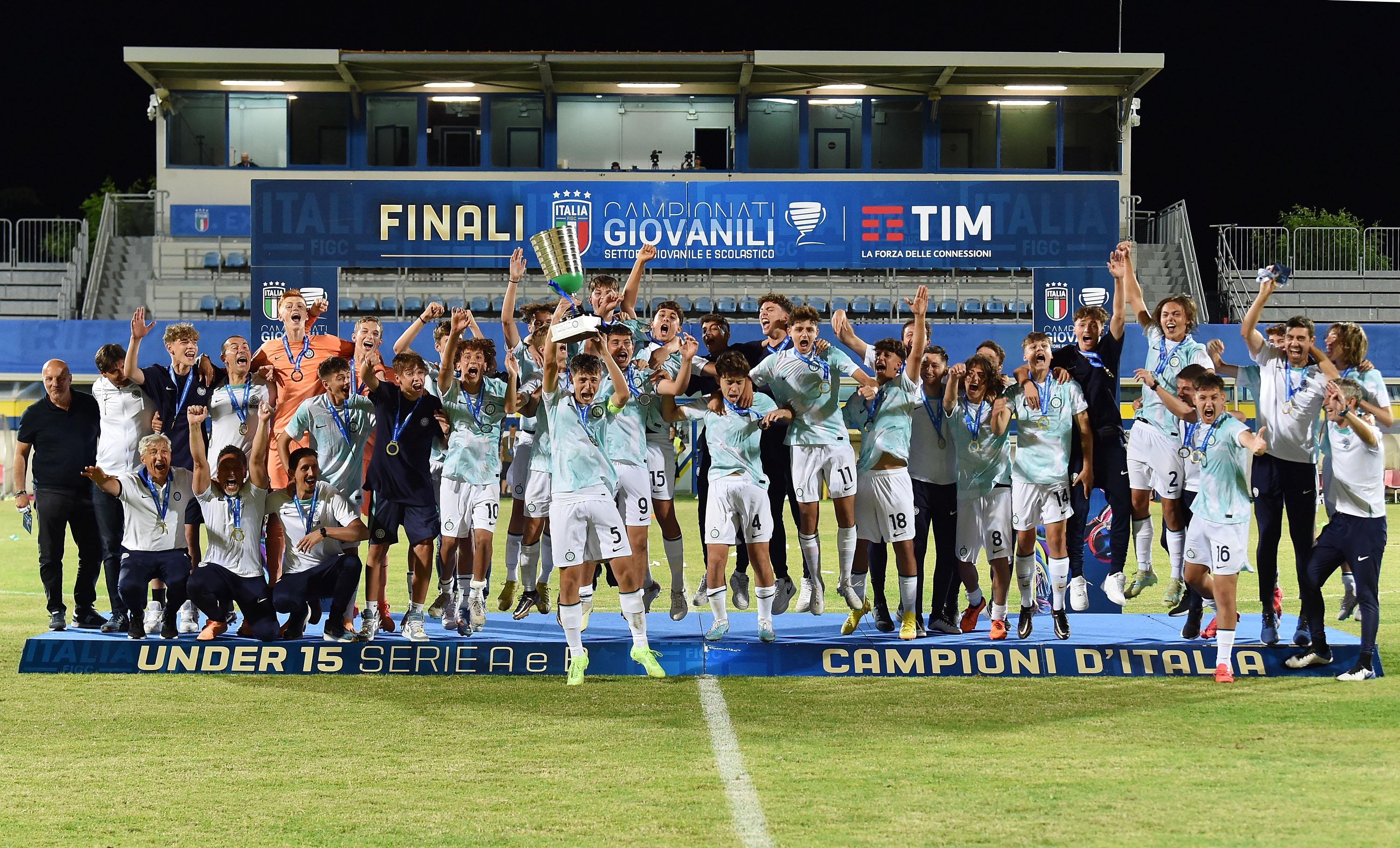 FERMO, ITALY - JUNE 24: Team of FC Internazionale celebrates the victory after the U15 Serie A e B Final between Empoli and FC Internazionale at Stadio Bruno Recchioni on June 24, 2023 in Fermo, Italy. (Photo by Giuseppe Bellini/Getty Images)
