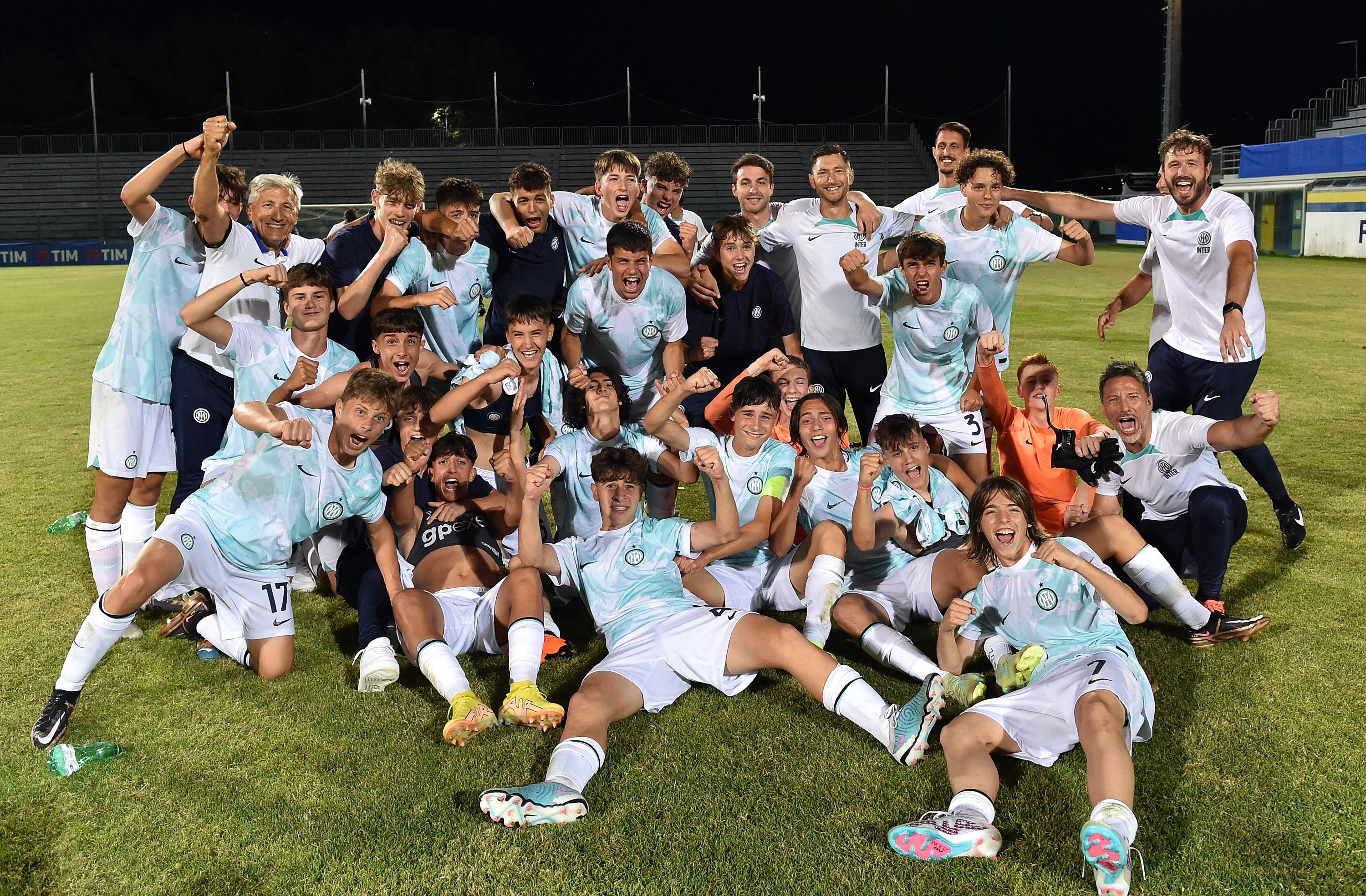 FERMO, ITALY - JUNE 24: Players of FC Internazionale celebrate the victory after the U15 Serie A e B Final between Empoli and FC Internazionale at Stadio Bruno Recchioni on June 24, 2023 in Fermo, Italy. (Photo by Giuseppe Bellini/Getty Images)