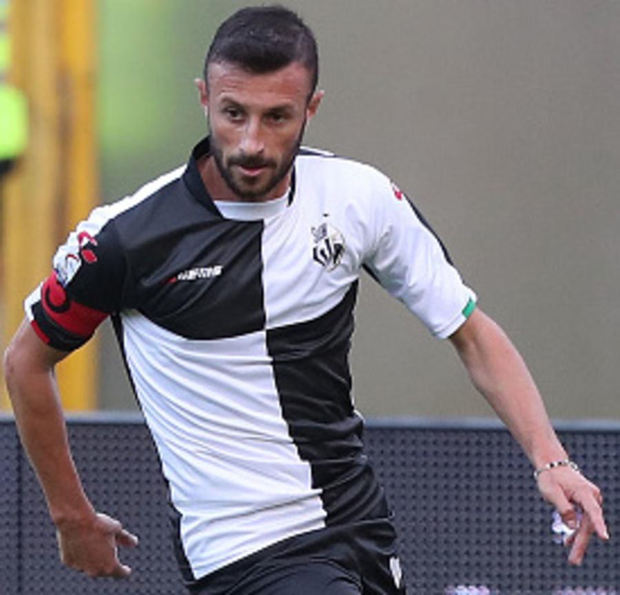 SIENA, ITALY - OCTOBER 23: Stefano Guberti of ACN Siena 1904 in action during the LEGA PRO match between ACN Siena 1904 and Delfino Pescara 1936 at Artemio Franchi - Montepaschi Arena Stadium on October 23, 2021 in Siena, Italy. (Photo by Gabriele Maltinti/Getty Images)
