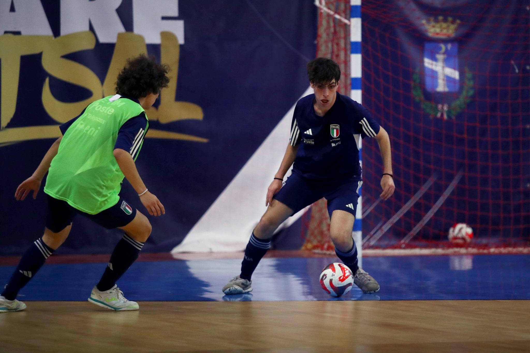 GENZANO DI ROMA, ITALY - MAY 05: Futsal Italy U17 players in action during the FIGC futsal day at PalaCesaroni on May 05, 2023 in Genzano di Roma, Italy. (Photo by Paolo Bruno/Getty Images)