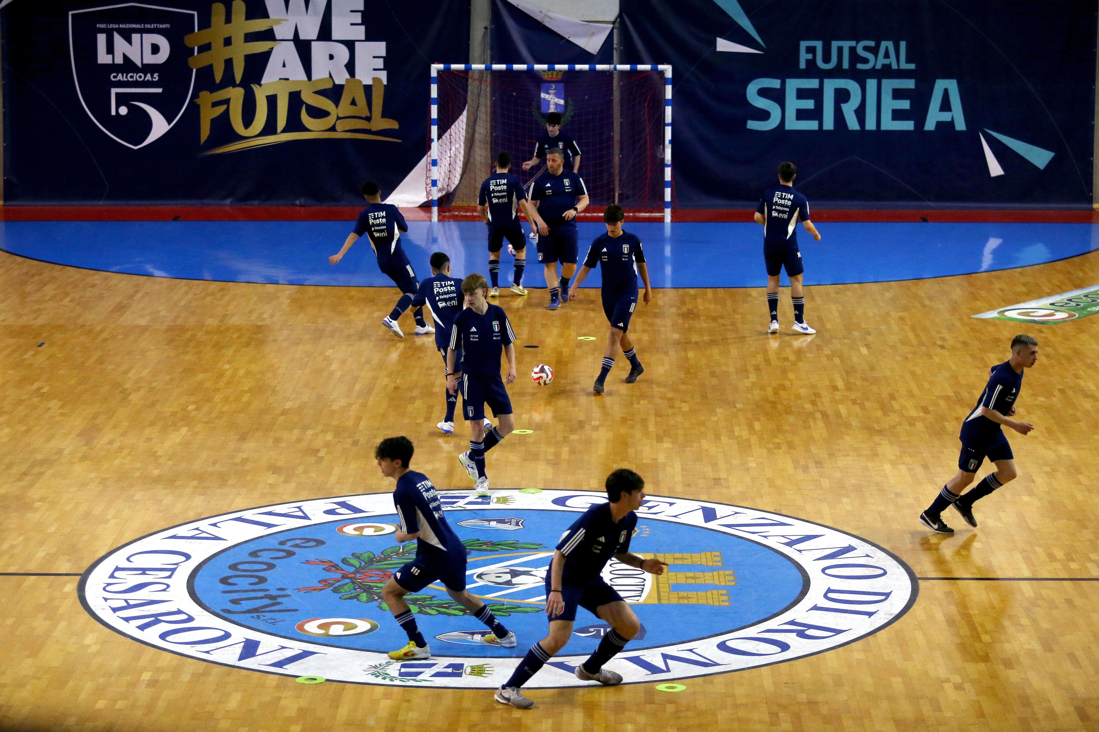 GENZANO DI ROMA, ITALY - MAY 05: Futsal Italy U17 players in action during the FIGC futsal day at PalaCesaroni on May 05, 2023 in Genzano di Roma, Italy. (Photo by Paolo Bruno/Getty Images)