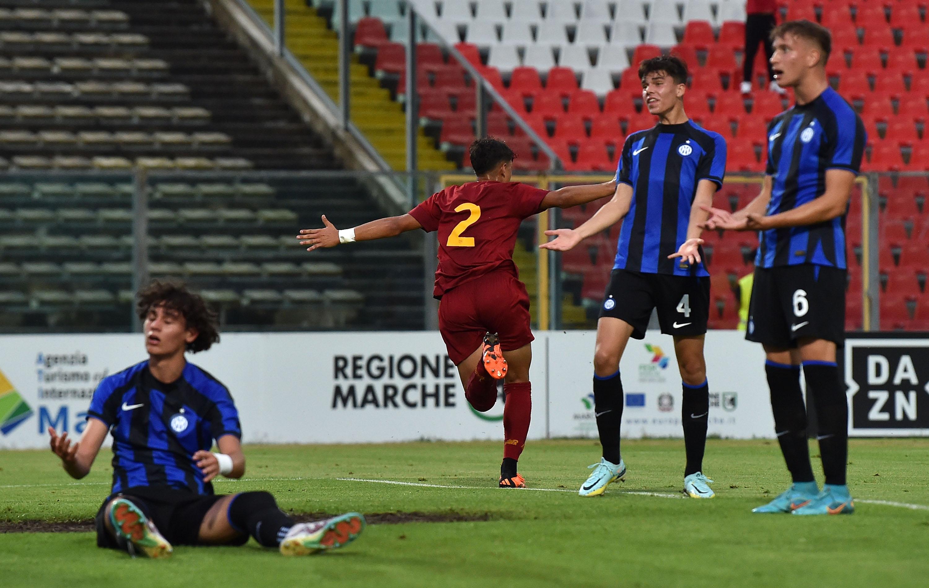 ANCONA, ITALY - JUNE 23: Manuel Nardozi of AS Roma celebrates after scoring goal 2-1 during the U17 Serie A e B Final match between AS Roma and FC Internazionale at Del Conero Stadium on June 23, 2023 in Ancona, Italy. (Photo by Giuseppe Bellini/Getty Images) *** Local Caption *** Manuel Nardozi