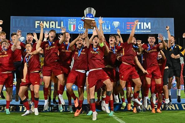 ANCONA, ITALY - JUNE 23:AS Roma palyers celebrates during the U17 Serie A e B Final match between AS Roma and FC Internazionale on June 23, 2023 in Ancona, Italy. (Photo by AS Roma/AS Roma via Getty Images)