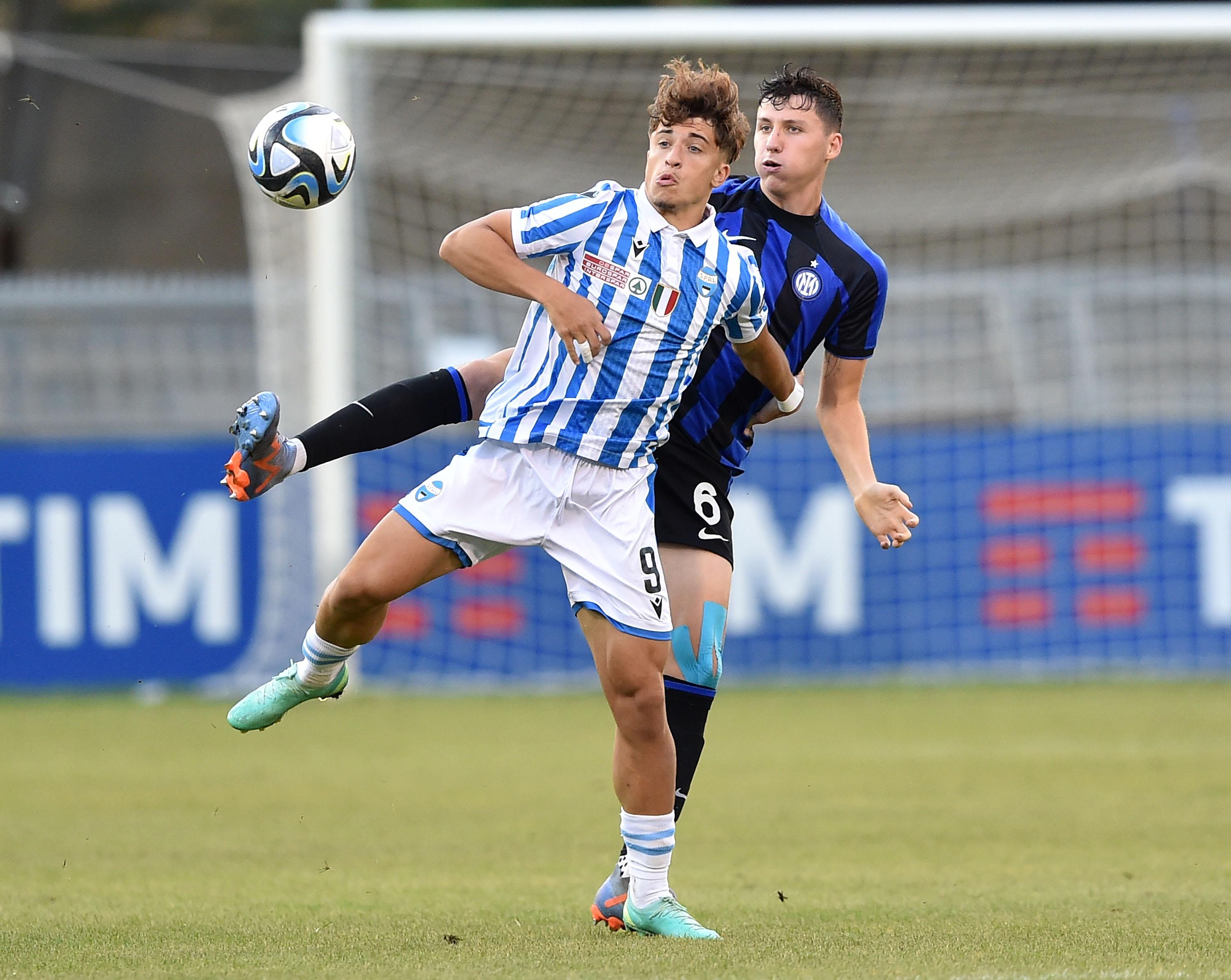SAN BENEDETTO DEL TRONTO, ITALY - JUNE 13: Giacomo Stabile of FC Internazionale and Nicolo' Franzoni of Spal in action during the Serie A e B U18 Final match between Spal and FC Internazionale at Stadio Riviera delle Palme on June 13, 2023 in San Benedetto del Tronto, Italy. (Photo by Giuseppe Bellini/Getty Images) *** Local Caption *** Giacomo StabileNicolo' Franzoni