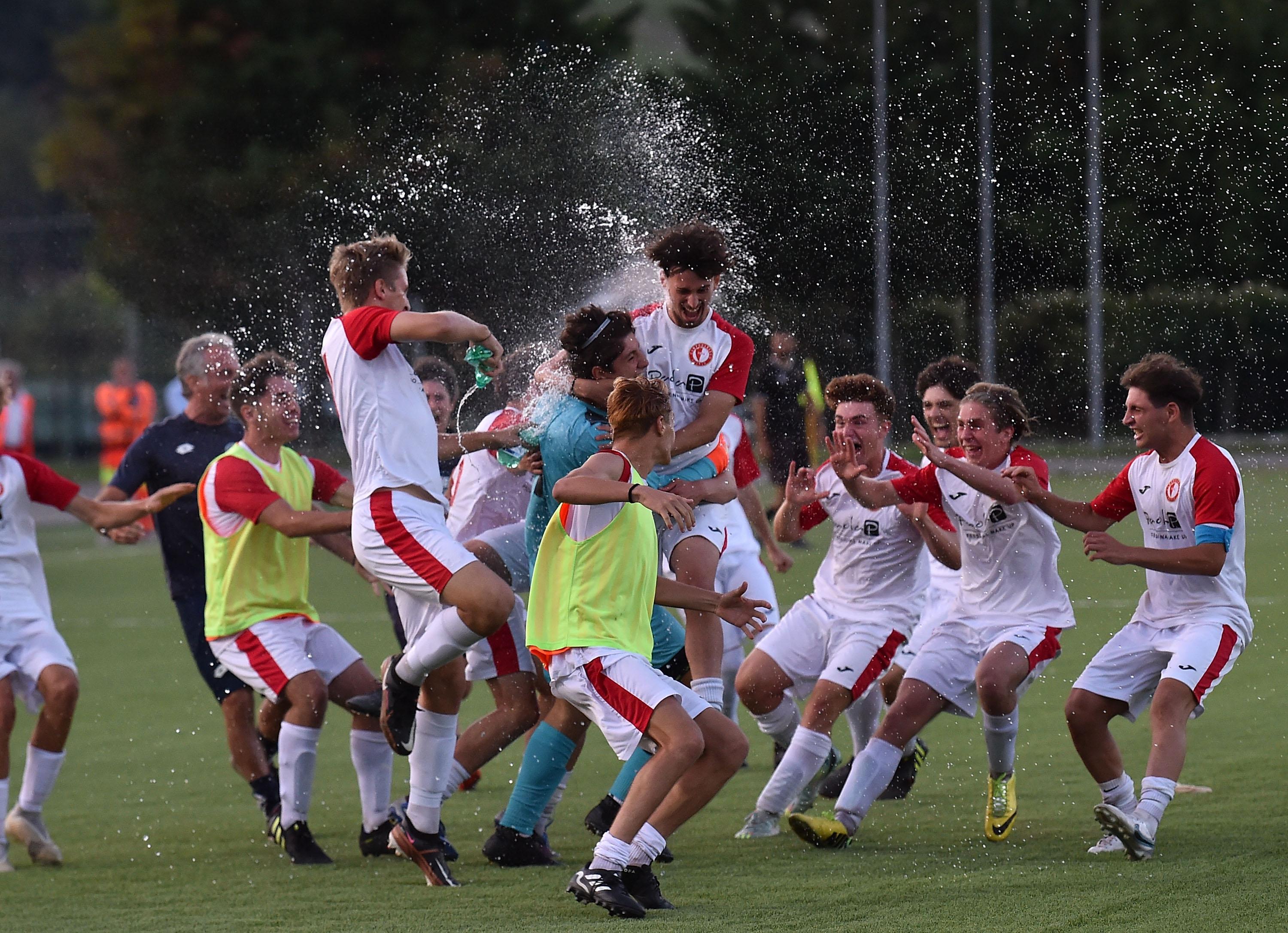 MATELICA, ITALY - JUNE 29: Players of Vigor Pierconti celebrate the victory after the Amateurs U17 Final between Campodarsego and Vigor Pierconti at Stadio Giovanni Paolo II on June 29, 2023 in Matelica, Italy. (Photo by Giuseppe Bellini/Getty Images)