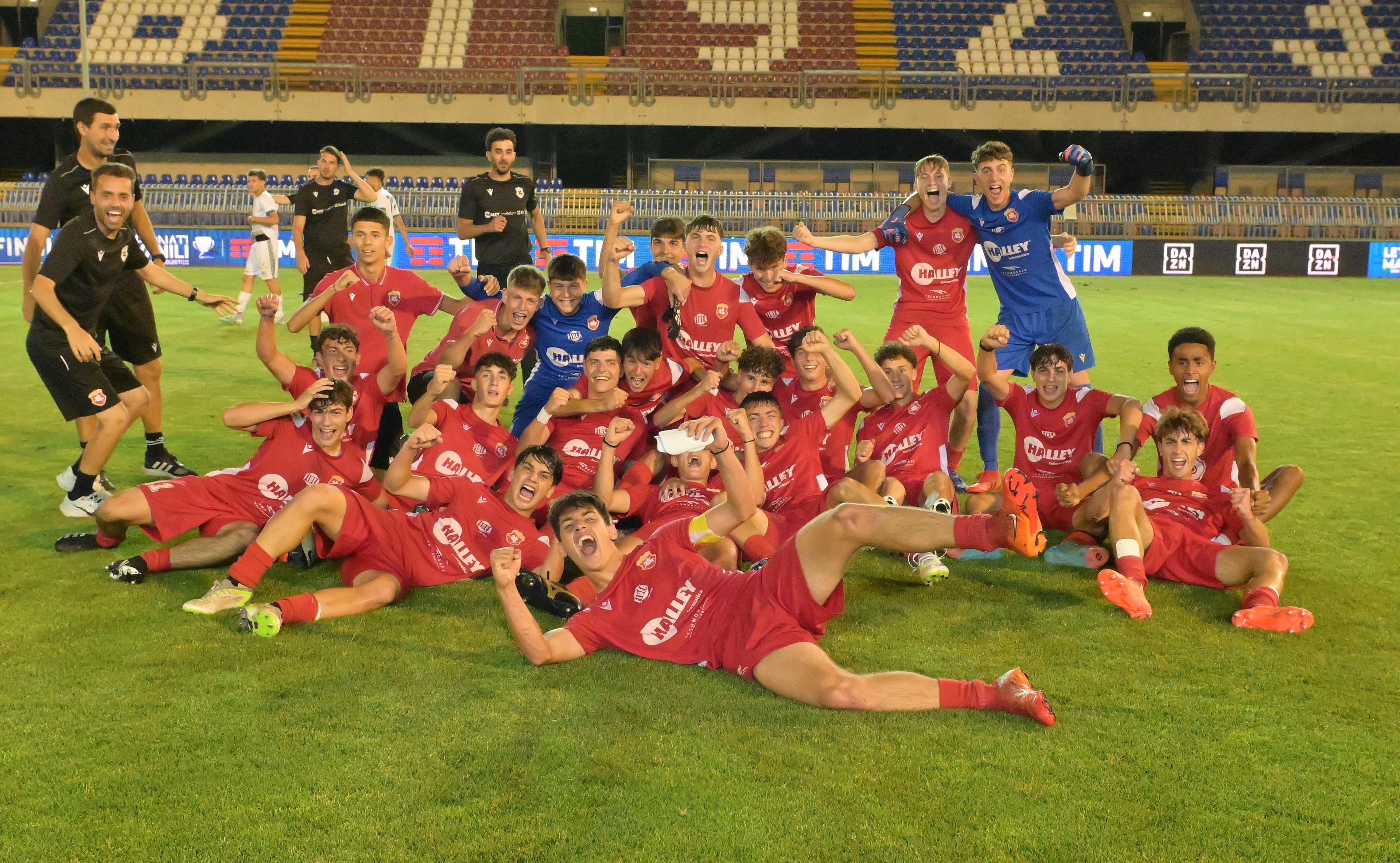 SAN BENEDETTO DEL TRONTO, ITALY - JUNE 16: Players of Ancona celebrate the victory after the U17 Serie C Semi-final match between Ancona and Avellino at Stadio Riviera delle Palme on June 16, 2024 in San Benedetto del Tronto, Italy. (Photo by Giuseppe Bellini/Getty Images)