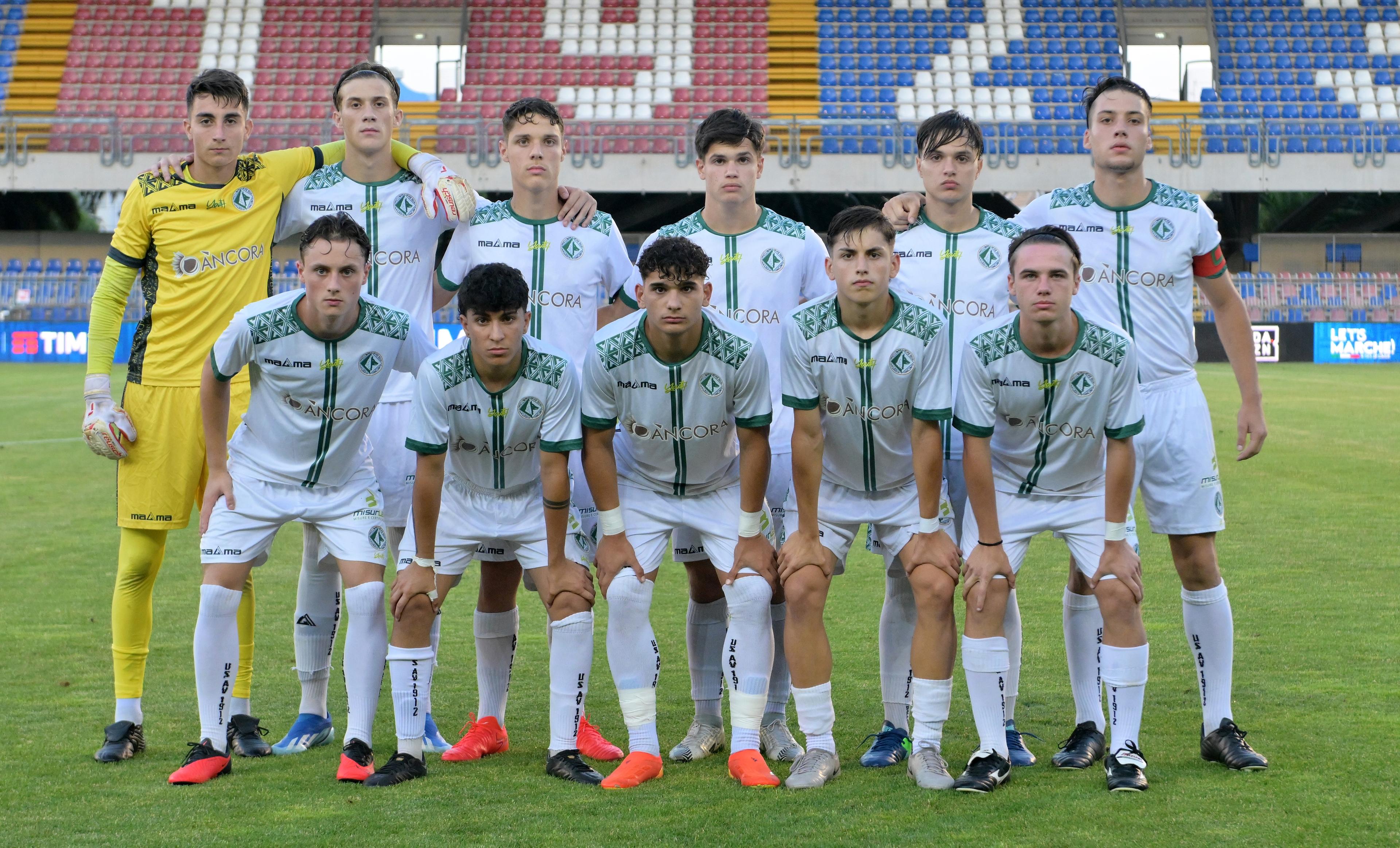 SAN BENEDETTO DEL TRONTO, ITALY - JUNE 16: Team of Avellini prior the U17 Serie C Semi-final match between Ancona and Avellino at Stadio Riviera delle Palme on June 16, 2024 in San Benedetto del Tronto, Italy. (Photo by Giuseppe Bellini/Getty Images)