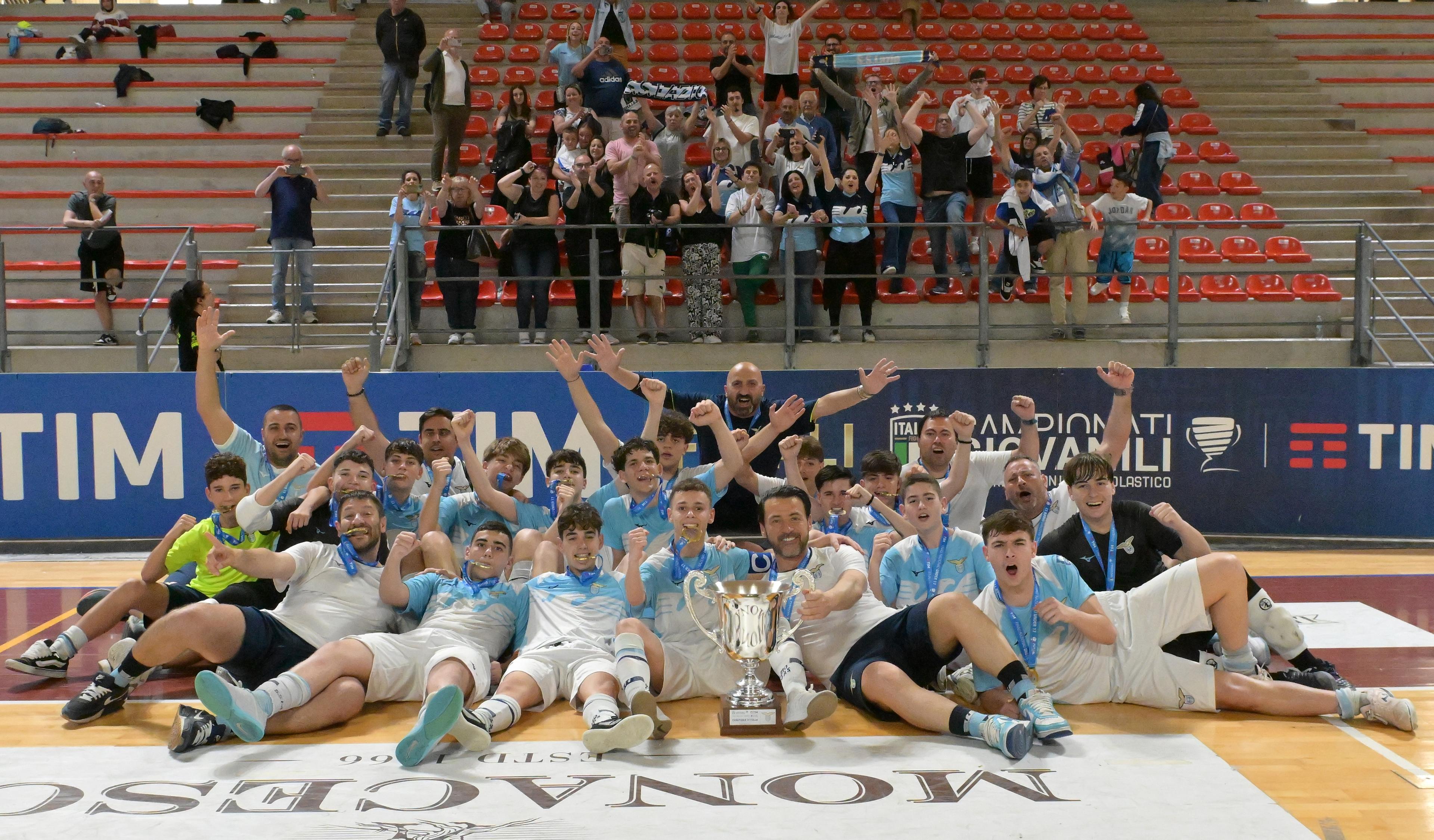 ANCONA, ITALY - JUNE 02: Players of Lazio U17 celebrate the victory during FIGC SGS Under 15 & Under 17 Futsal Finals match betwween Lazio U17 and Aosta U17 at Pala Rossini on June 02, 2024 in Ancona, Italy. (Photo by Giuseppe Bellini/Getty Images)