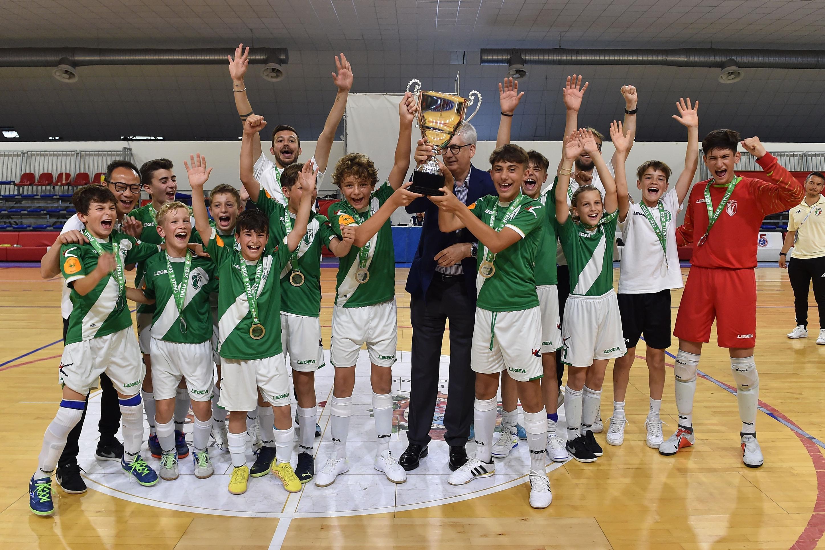 PESARO, ITALY - JUNE 04: Team of Liventina first classified after U13 Futsal Elite at Palacampanara on June 4, 2023 in Pesaro, Italy. (Photo by Giuseppe Bellini/Getty Images)