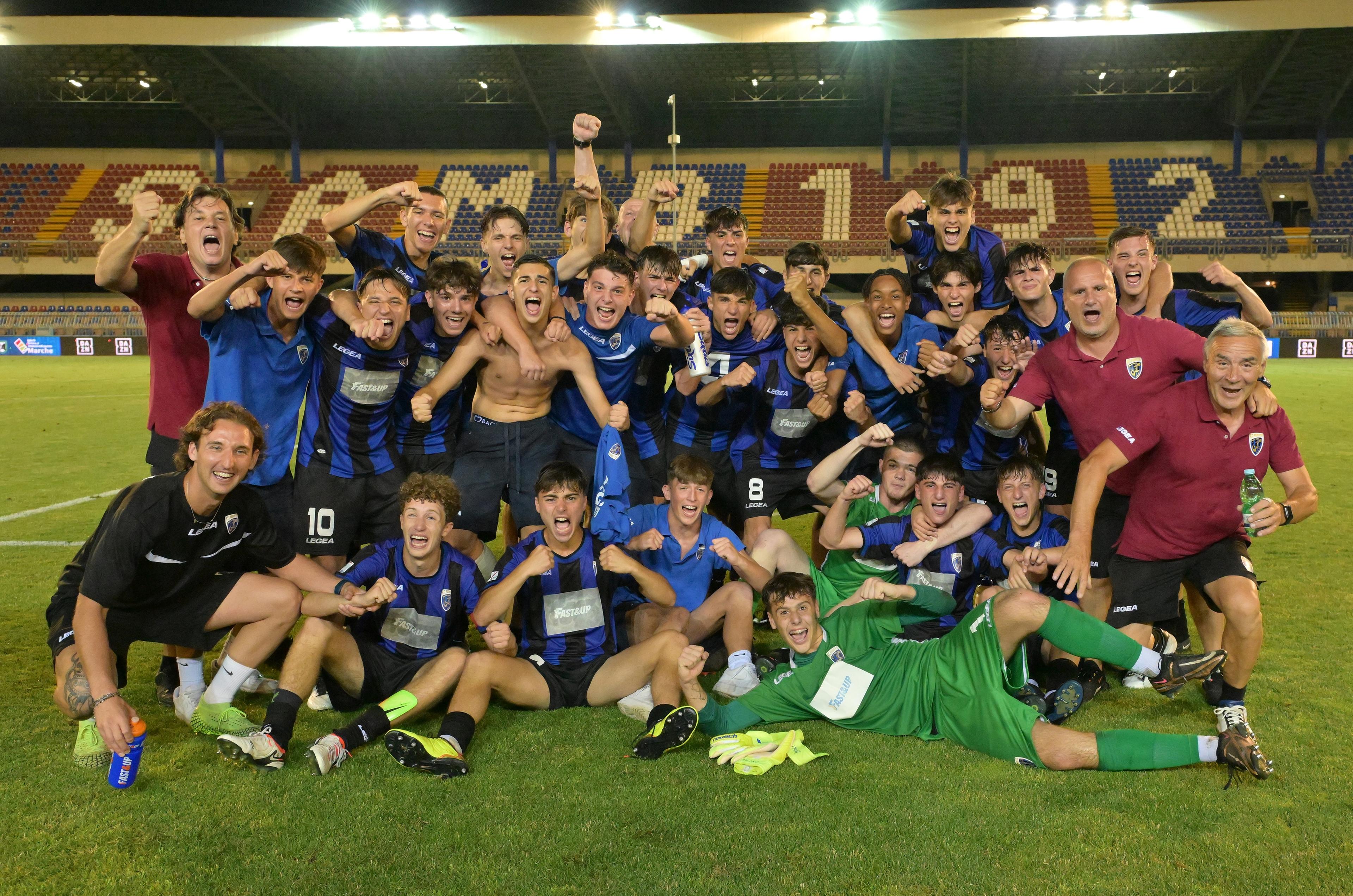 SAN BENEDETTO DEL TRONTO, ITALY - JUNE 18: Players of Renate celebrate the victory after the U17 Serie C Final match between Ancona and Renate at Stadio Riviera delle Palme on June 18, 2024 in San Benedetto del Tronto, Italy. (Photo by Giuseppe Bellini/Getty Images)
