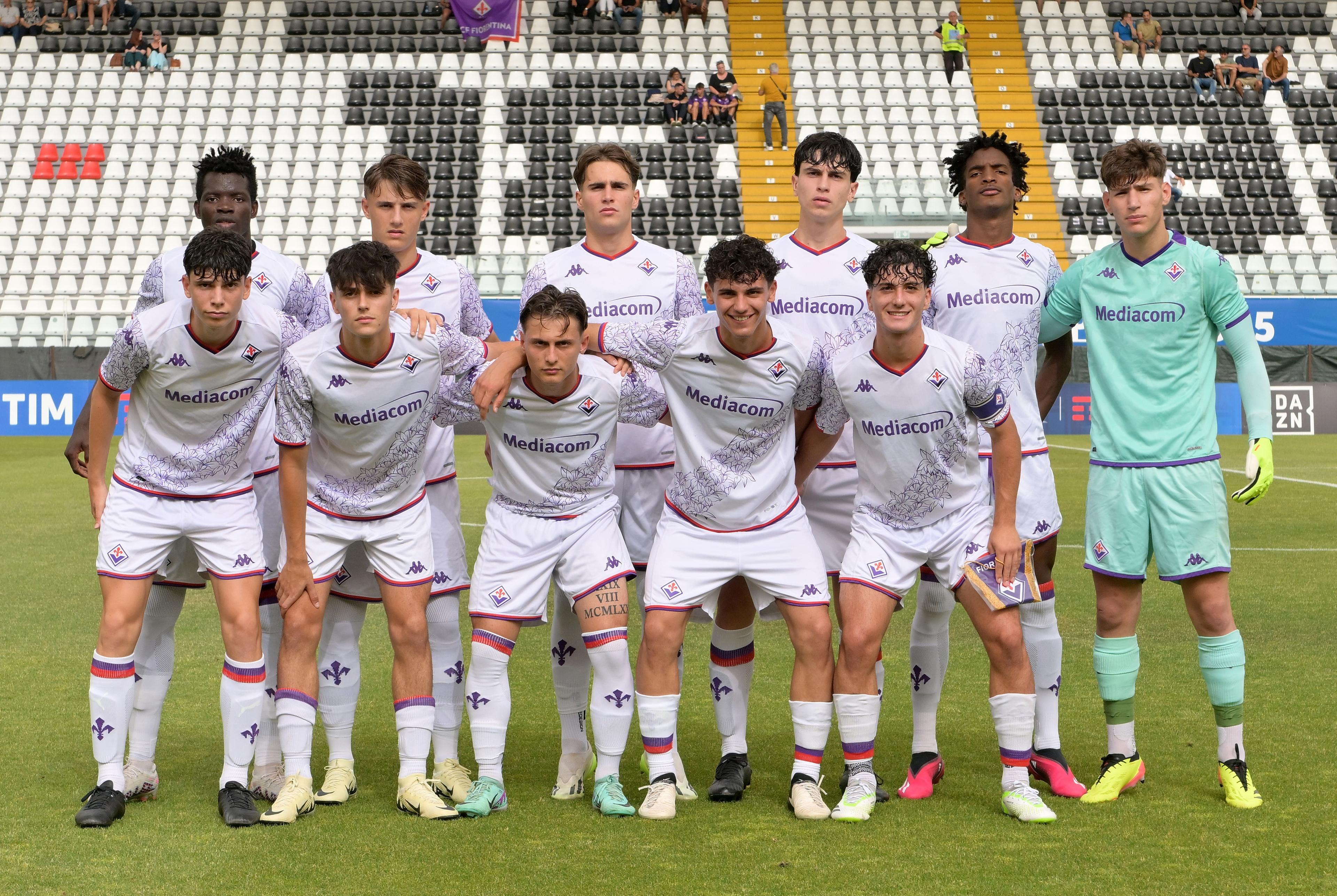 ASCOLI PICENO, ITALY - JUNE 19: Team of ACF Fiorentina prior the Serie A & B U17 Semi-final match between ACF Fiorentina and Empoli FC at Stadio Cino e Lillo Del Duca on June 19, 2024 in Ascoli Piceno, Italy. (Photo by Giuseppe Bellini/Getty Images)