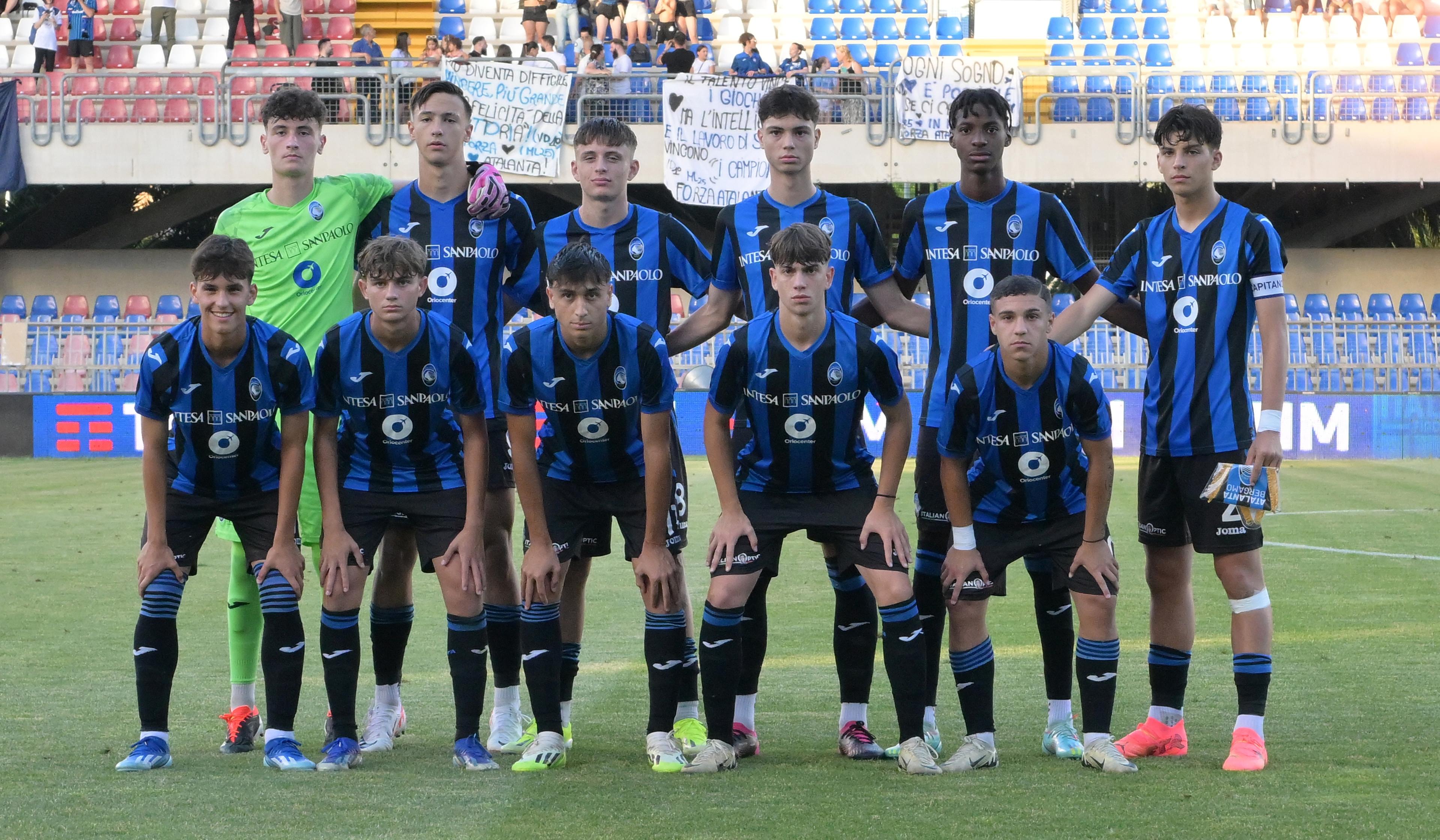 SAN BENEDETTO DEL TRONTO, ITALY - JUNE 22:Team of Atalanta BC prior the Serie A & B U16 Final match between Atalanta BC and AC Milan at Stadio Riviera delle Palme on June 22, 2024 in San Benedetto del Tronto, Italy. (Photo by Giuseppe Bellini/Getty Images)