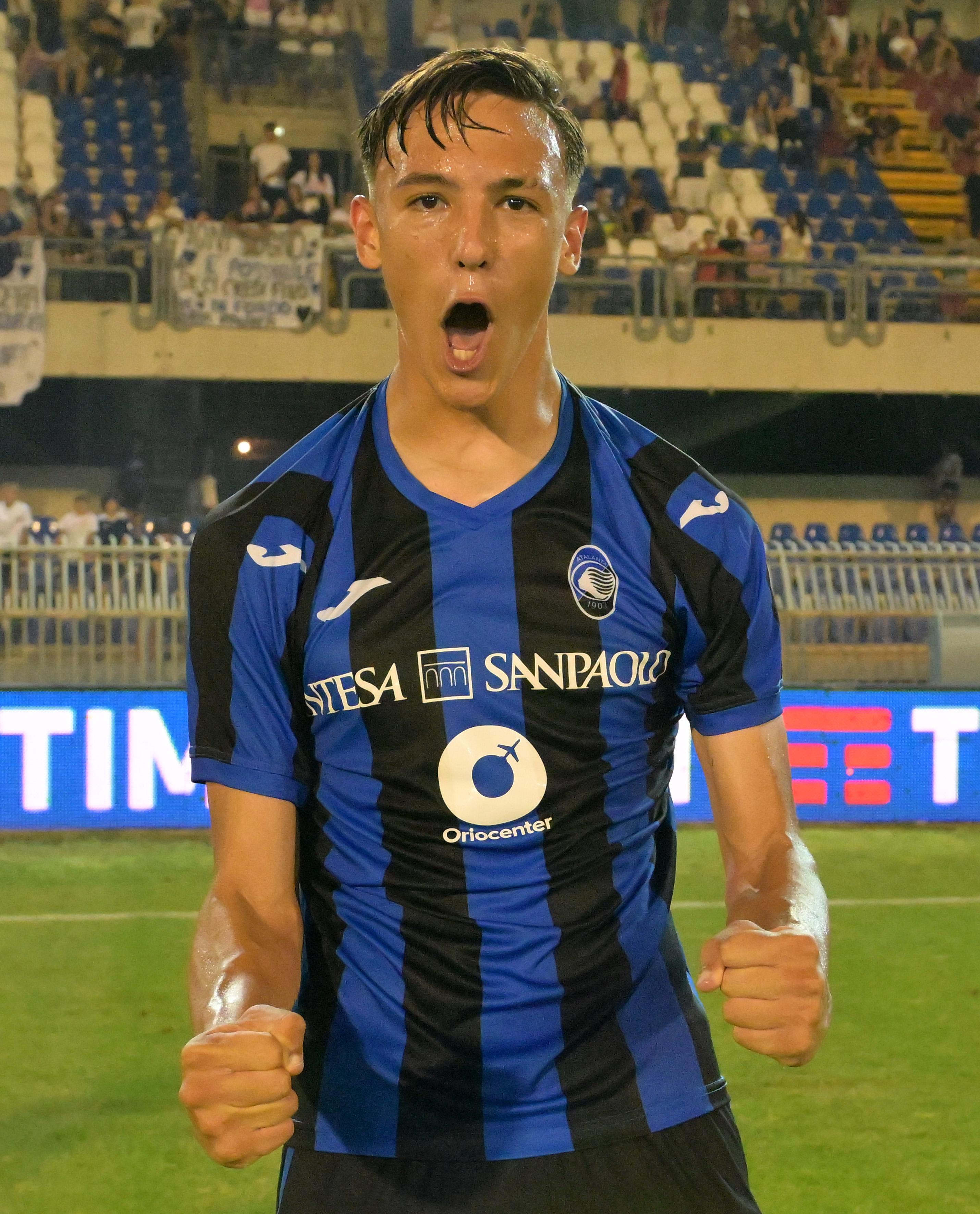 SAN BENEDETTO DEL TRONTO, ITALY - JUNE 22: Andrea Michieletto of Atalanta BC celebrates the victory after the Serie A & B U16 Final match between Atalanta BC and AC Milan at Stadio Riviera delle Palme on June 22, 2024 in San Benedetto del Tronto, Italy. (Photo by Giuseppe Bellini/Getty Images)