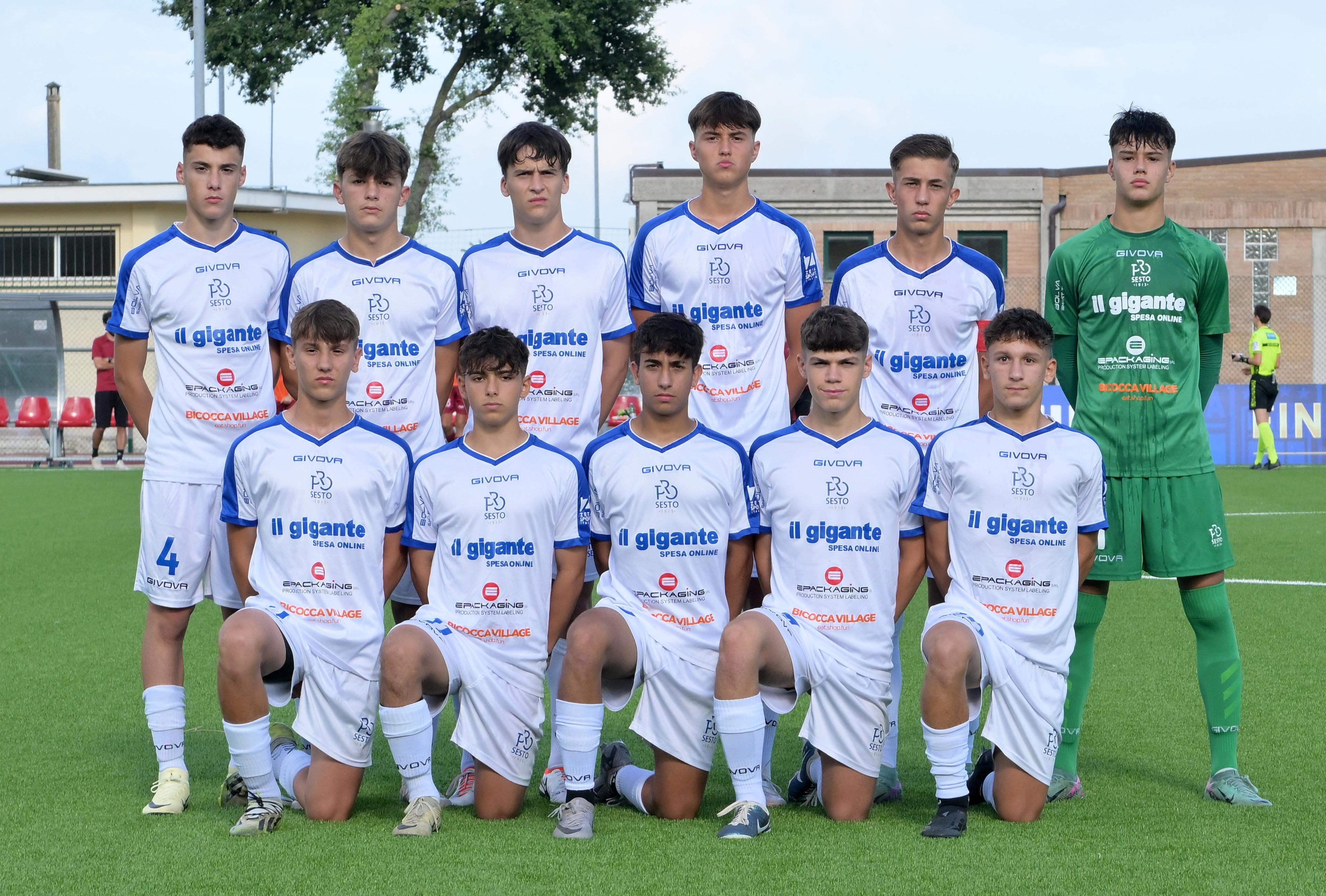 RECANATI, ITALY - JUNE 26: Team of Pro Sesto prior the U15 Serie C Final match between Pro Sesto and Arezzo at on June 26, 2024 in Recanati, Italy. (Photo by Giuseppe Bellini/Getty Images)