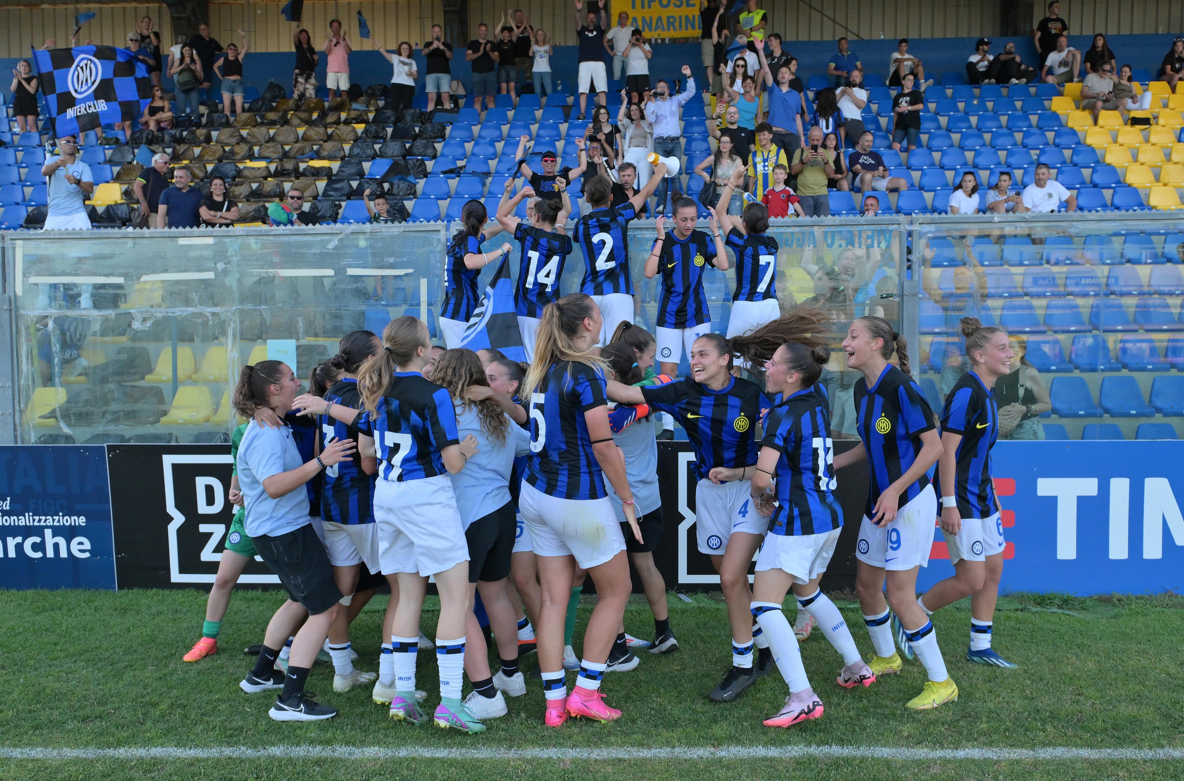 FERMO, ITALY - JUNE 30: Players of DC Internazionale celebrate the victory after the U17 Women Final match between Juventus and FC Internazionale at Stadio Bruno Recchioni on June 30, 2024 in Fermo, Italy. (Photo by Giuseppe Bellini/Getty Images)