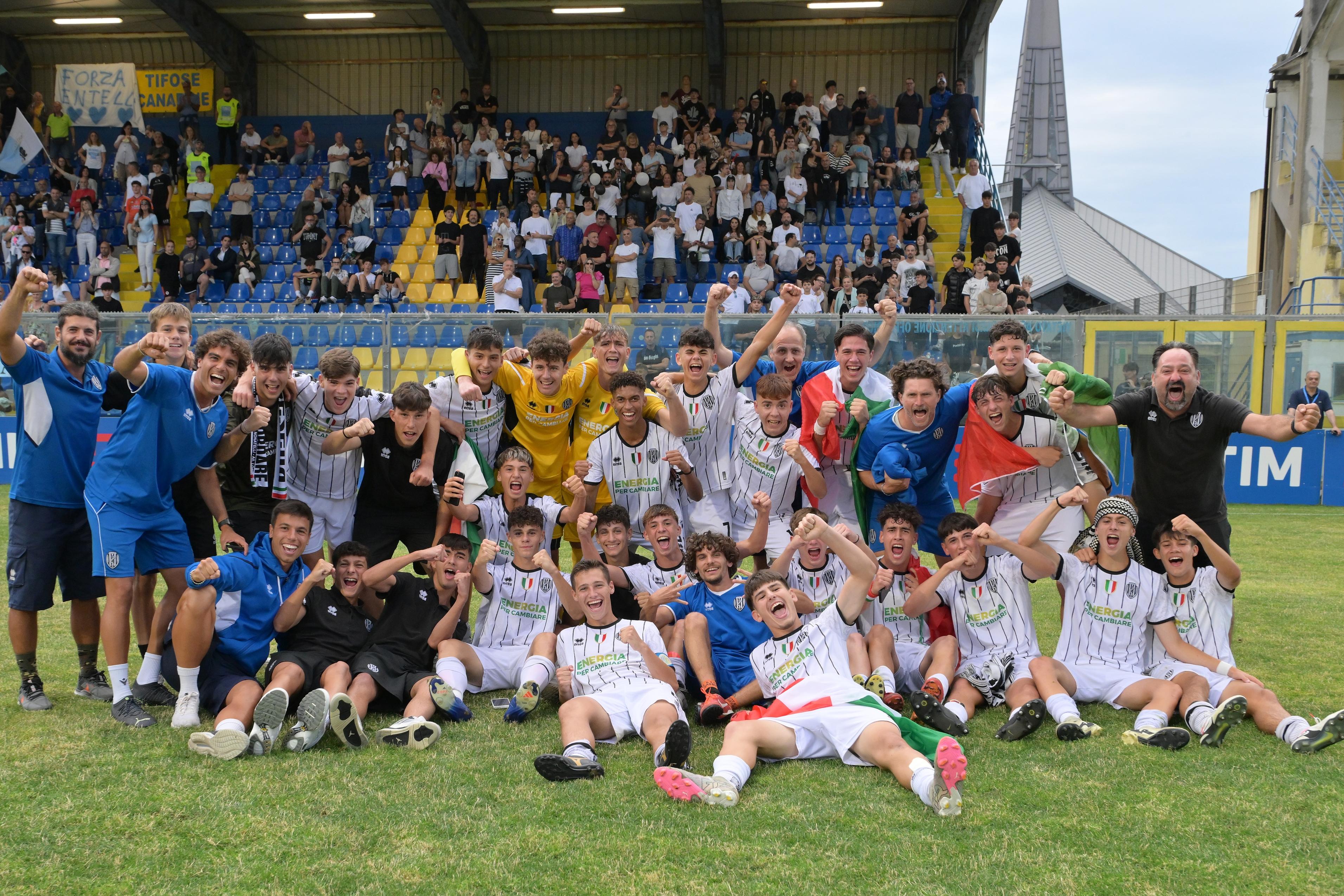 FERMO, ITALY - JUNE 23: Players of Cesena celebrate the victory after  the Serie C U16 Final match between Cesena and Virtus Entella at Stadio Bruno Recchioni on June 23, 2024 in Fermo, Italy. (Photo by Giuseppe Bellini/Getty Images)