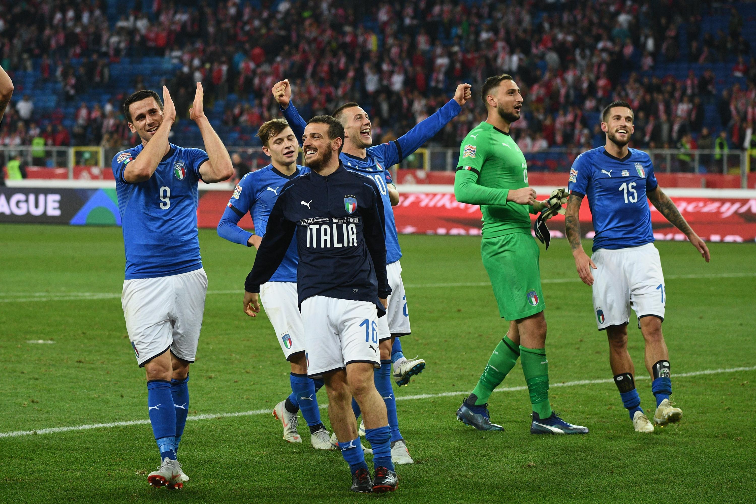 CHORZOW, POLAND - OCTOBER 14:  Players of Italy celebrate at the end of the UEFA Nations League A group three match between Poland and Italy at Silesian Stadium on October 14, 2018 in Chorzow, Poland.  (Photo by Claudio Villa/Getty Images)