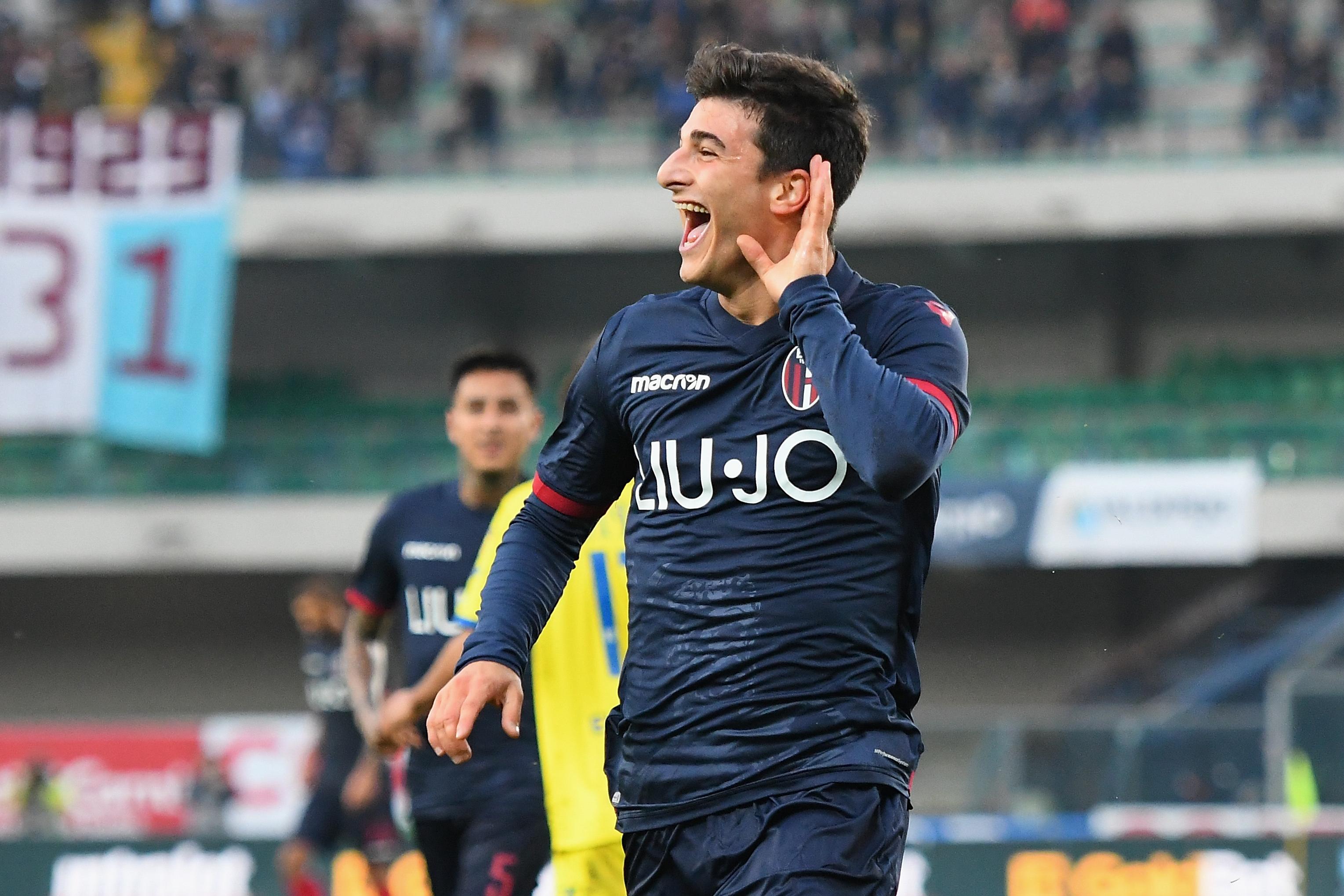 VERONA, ITALY - NOVEMBER 11:  Riiccardo Orsolini of Bologna FC celebrates after scoring his team\\'s second goal during the Serie A match between Chievo Verona and Bologna FC at Stadio Marc\\'Antonio Bentegodi on November 11, 2018 in Verona, Italy.  (Photo by Alessandro Sabattini/Getty Images)