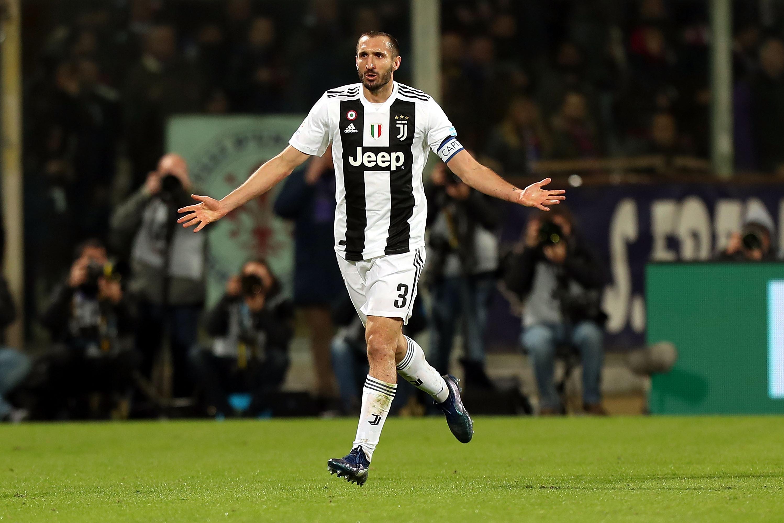FLORENCE, ITALY - DECEMBER 01: Giorgio Chiellini of Juventus celebrates after scoring a goal during the Serie A match between ACF Fiorentina and Juventus at Stadio Artemio Franchi on December 1, 2018 in Florence, Italy.  (Photo by Gabriele Maltinti/Getty Images)