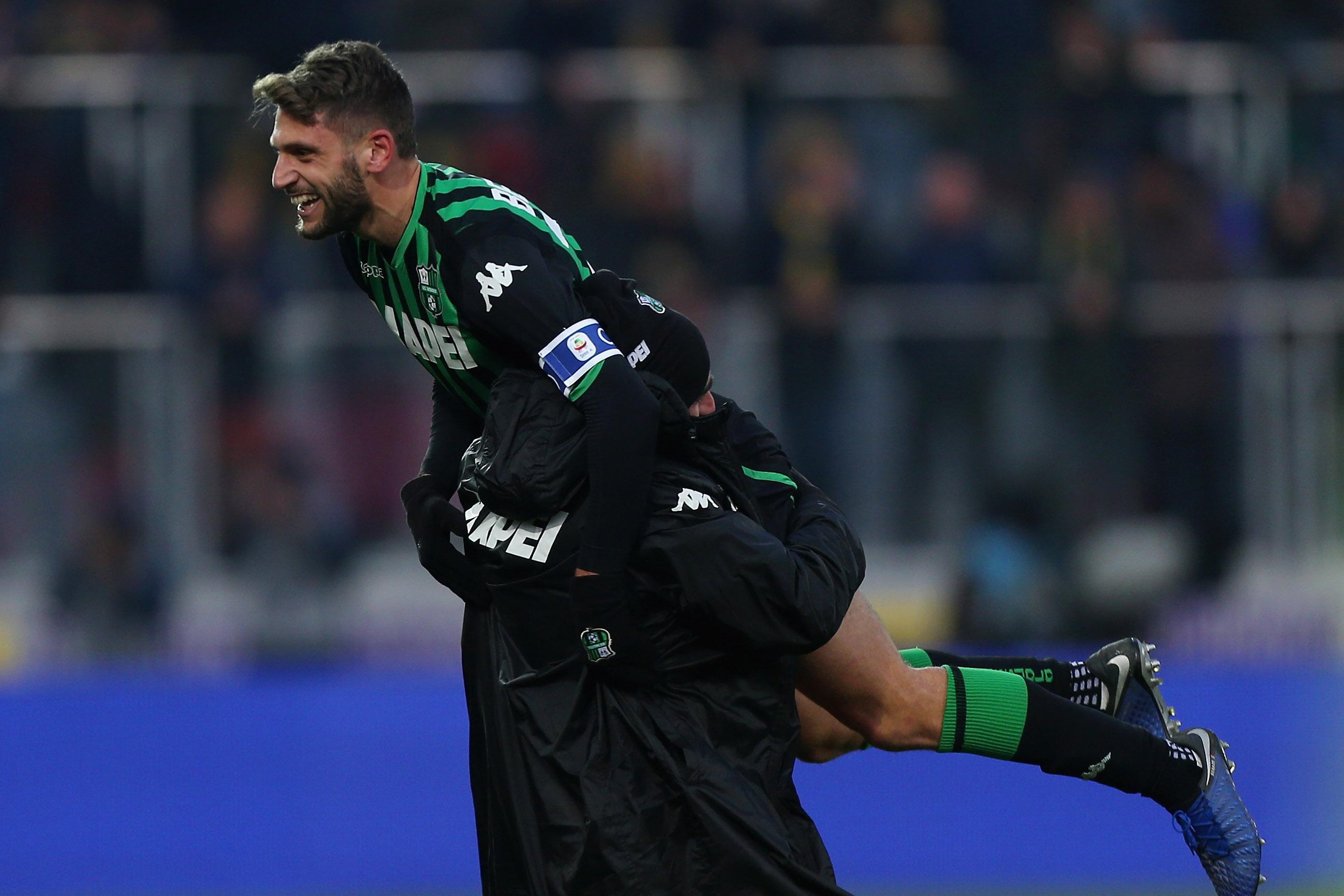 FROSINONE, ITALY - DECEMBER 16:  Domenico Berardi #25 of US Sassuolo celebrates after scoring the team\\'s second goal during the Serie A match between Frosinone Calcio and US Sassuolo at Stadio Benito Stirpe on December 16, 2018 in Frosinone, Italy.  (Photo by Paolo Bruno/Getty Images)