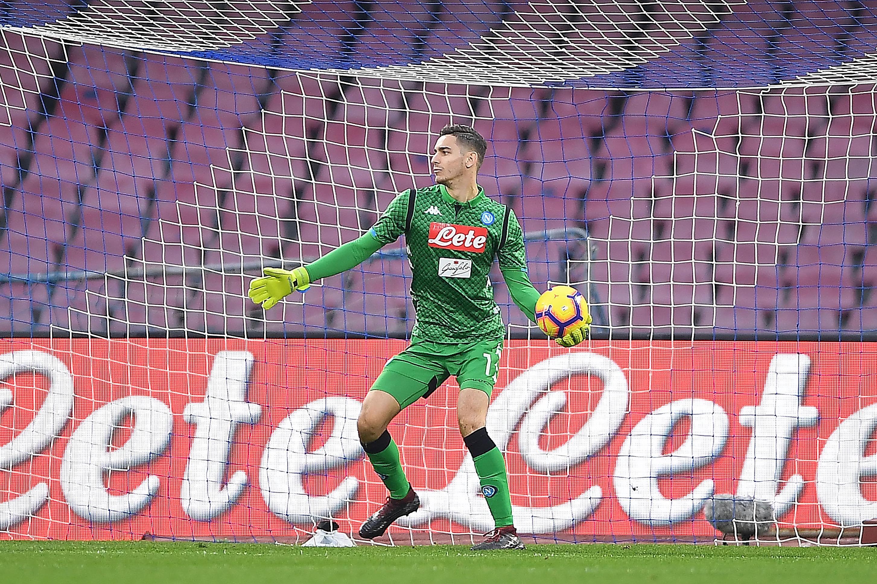 NAPLES, ITALY - DECEMBER 22: Alex Meret of SSC Napoli in action during the Serie A match between SSC Napoli and Spal at Stadio San Paolo on December 22, 2018 in Naples, Italy.  (Photo by Francesco Pecoraro/Getty Images)