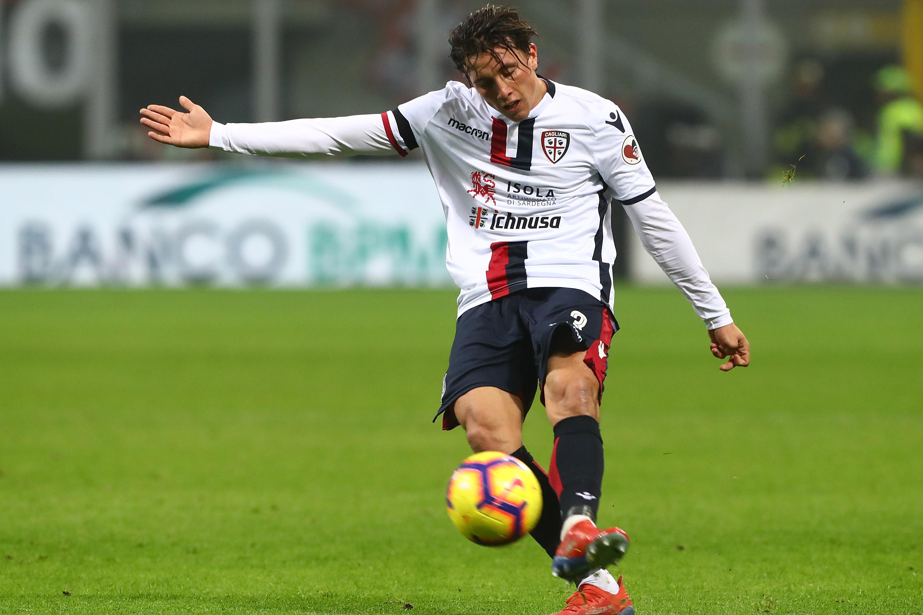 MILAN, ITALY - FEBRUARY 10:  Luca Pellegrini of Cagliari Calcio in action during the Serie A match between AC Milan and Cagliari at Stadio Giuseppe Meazza on February 10, 2019 in Milan, Italy.  (Photo by Marco Luzzani/Getty Images)