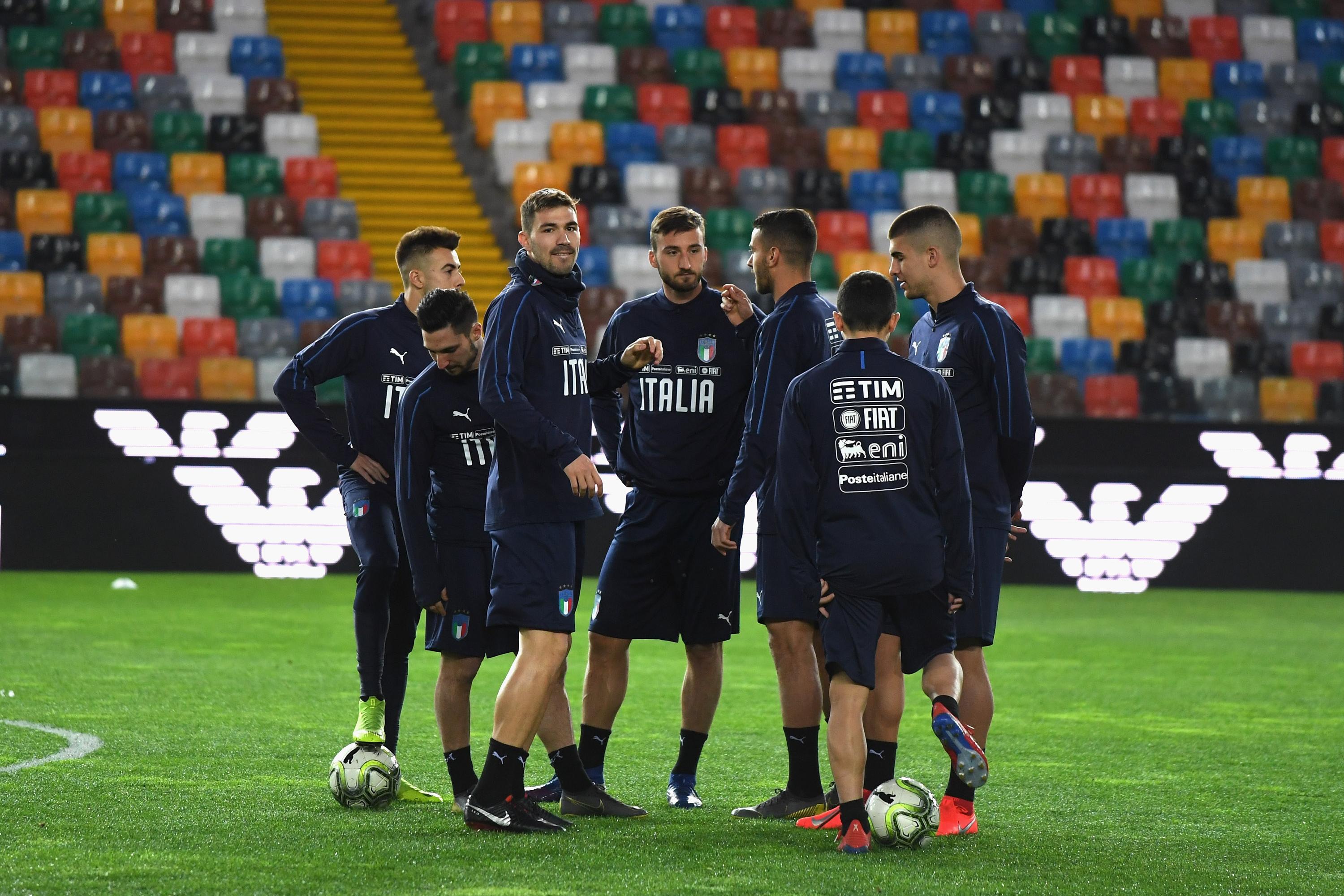 UDINE, ITALY - MARCH 22:  Alessio Romagnoli of Italy (C) looks on during a training session at Stadio Friuli-Dacia Arena on March 22, 2019 in Udine, Italy.  (Photo by Claudio Villa/Getty Images)