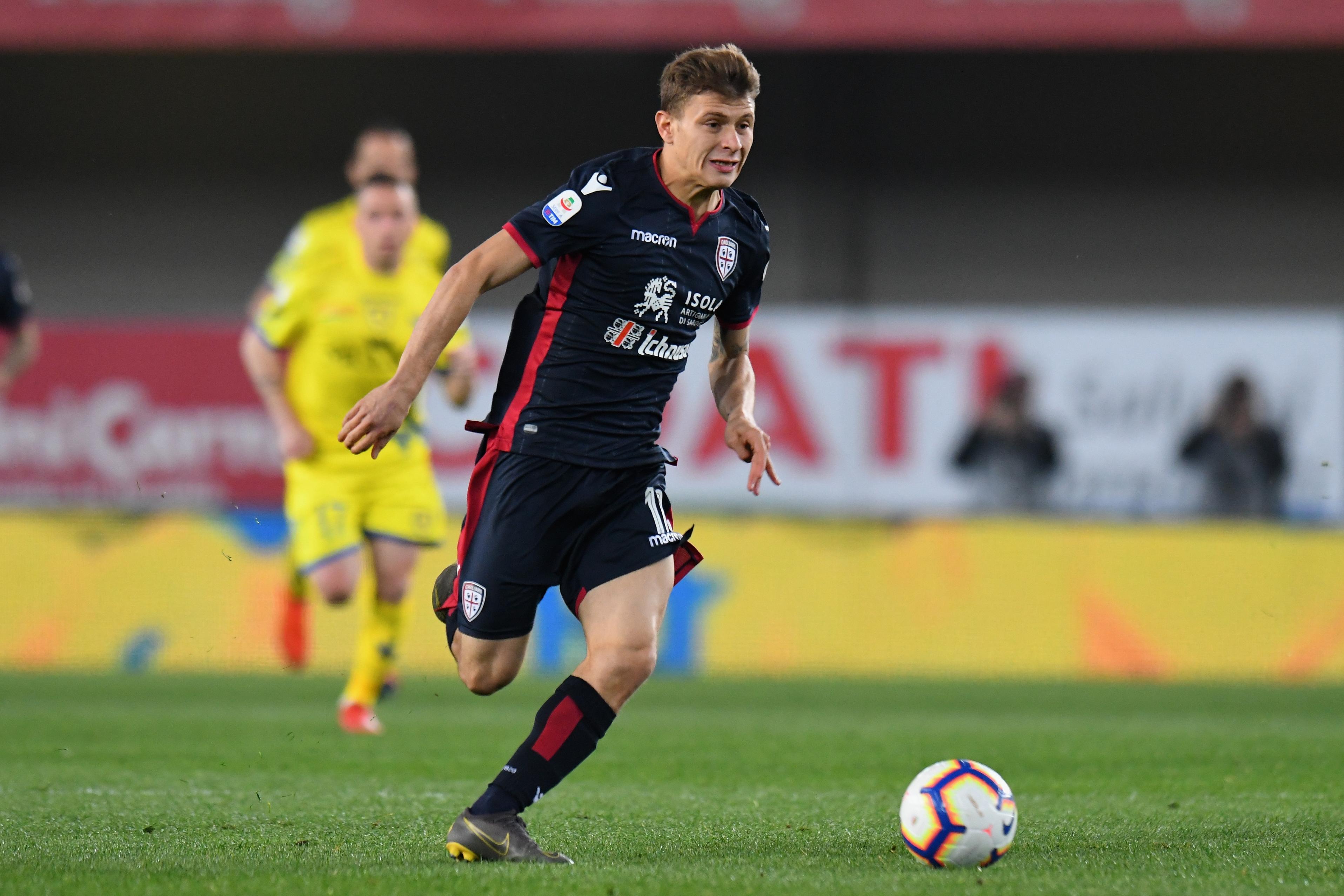 VERONA, ITALY - MARCH 29: Nicol\\u00C3\\u00B2 Barella of Cagliari Calcio in action during the Serie A match between Chievo Verona and Cagliari at Stadio Marc\\'Antonio Bentegodi on March 29, 2019 in Verona, Italy.  (Photo by Alessandro Sabattini/Getty Images)