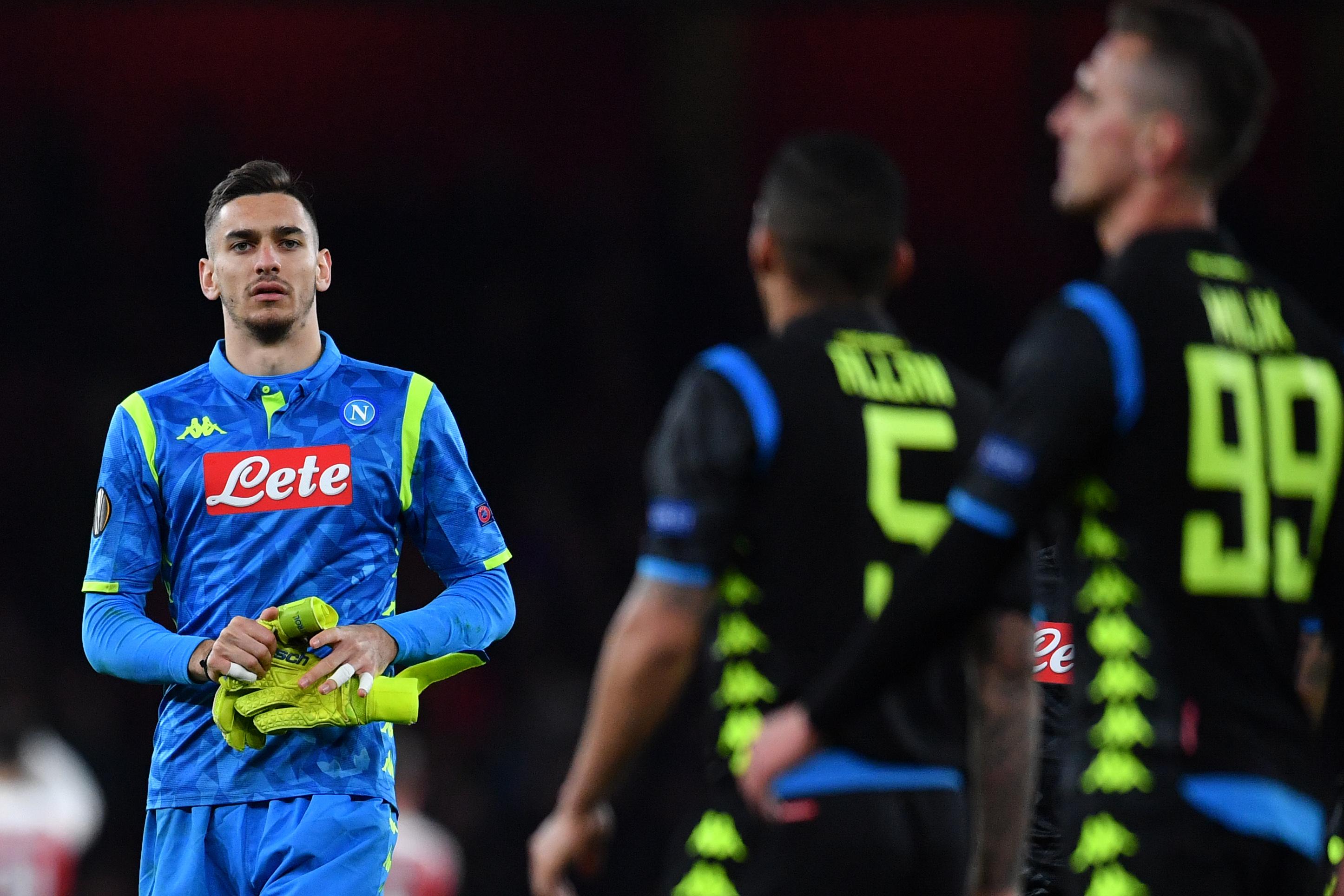 Napoli\\'s Italian goalkeeper Alex Meret reacts at the final whistle during the UEFA Europa League quarter final, first leg, football match between Arsenal and Napoli at the Emirates Stadium in London on April 11, 2019. (Photo by Ben STANSALL / AFP)        (Photo credit should read BEN STANSALL/AFP/Getty Images)