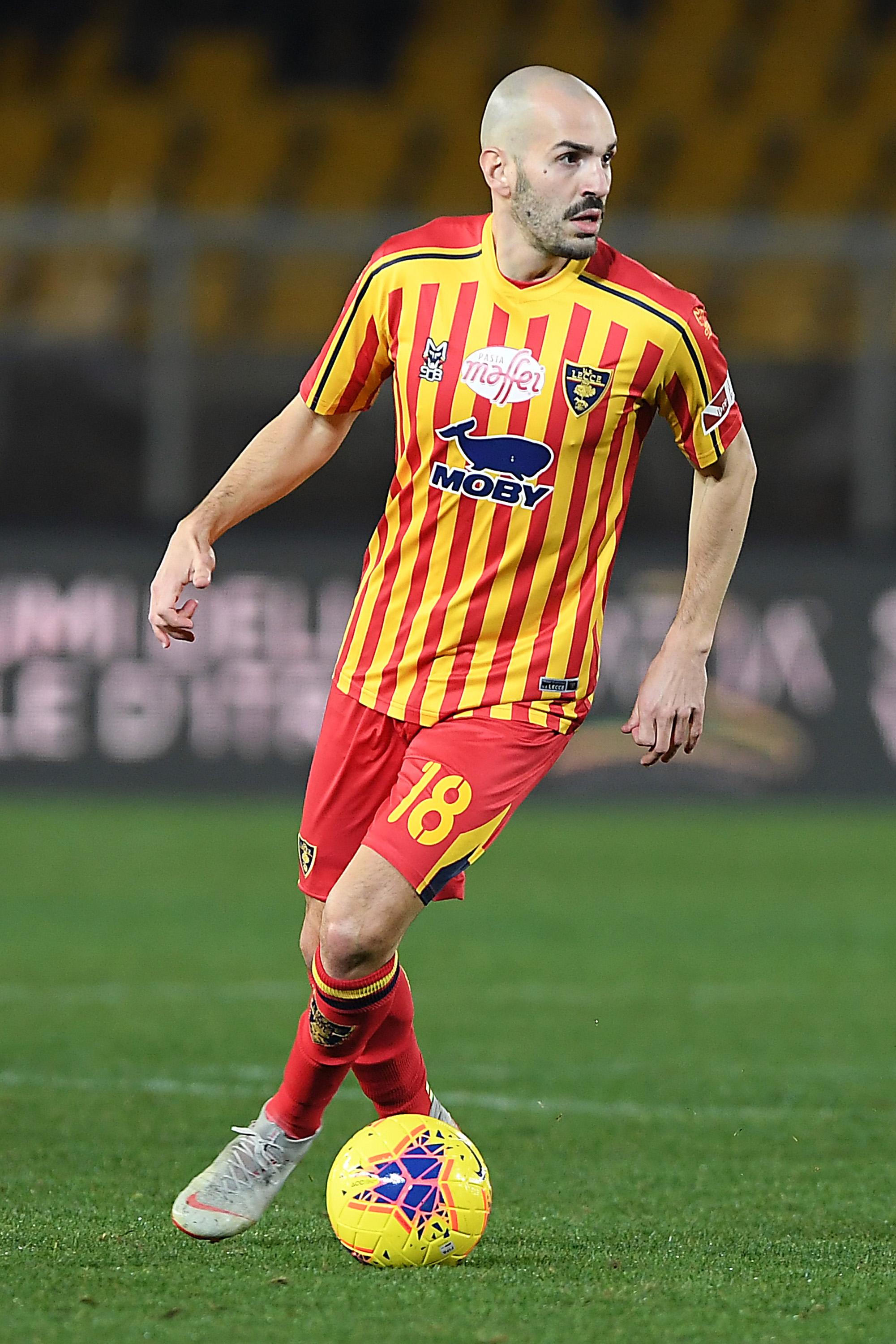 LECCE, ITALY - FEBRUARY 02: Riccardo Saponara of US Lecce during the Serie A match between US Lecce and  Torino FC at Stadio Via del Mare on February 02, 2020 in Lecce, Italy. (Photo by Francesco Pecoraro/Getty Images)