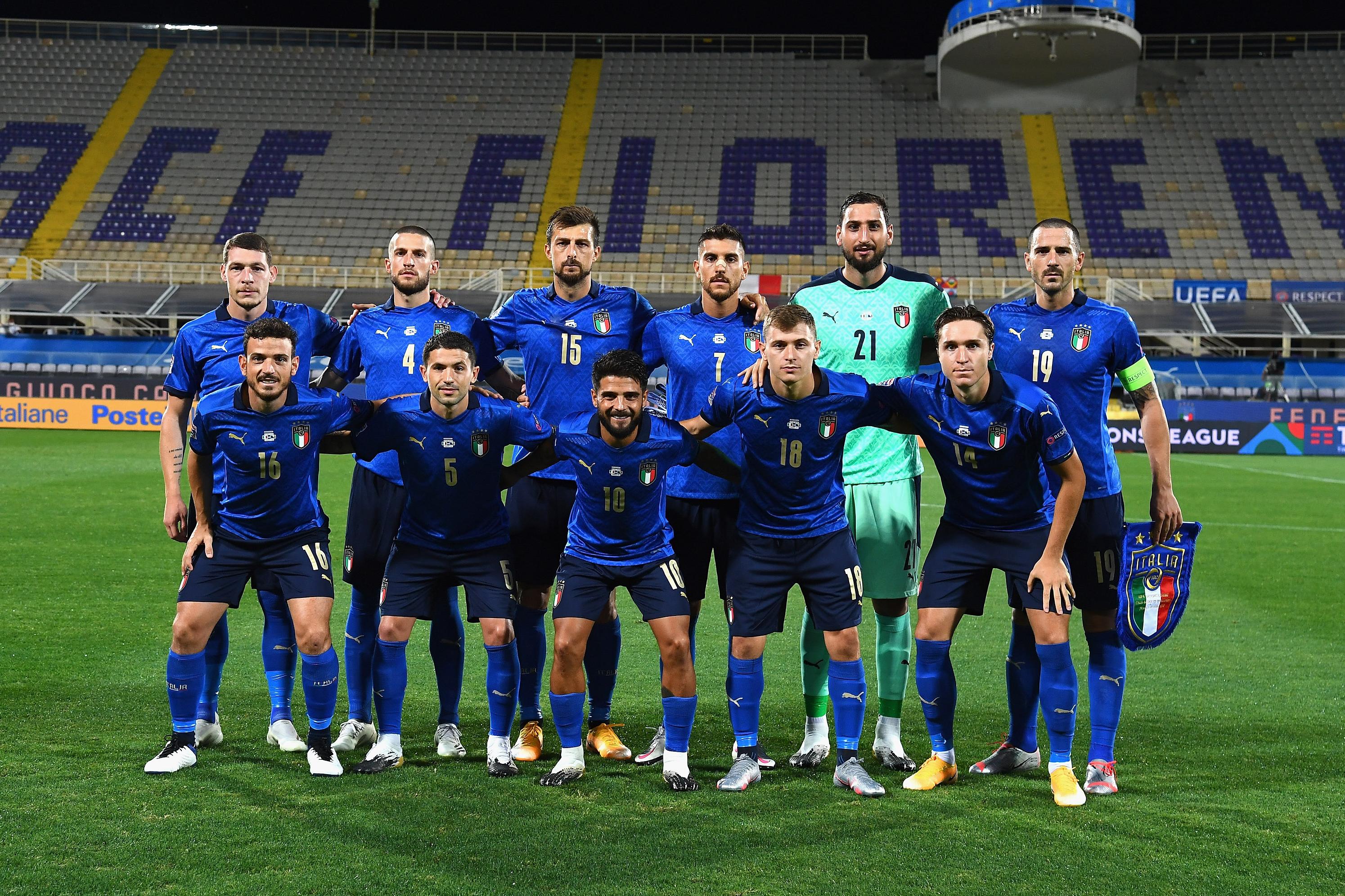 FLORENCE, ITALY - SEPTEMBER 04:  Players of Italy  line up prior to the UEFA Nations League group stage match between Italy and Bosnia and Herzegovina at Artemio Franchi on September 4, 2020 in Florence, Italy.  (Photo by Claudio Villa/Getty Images)