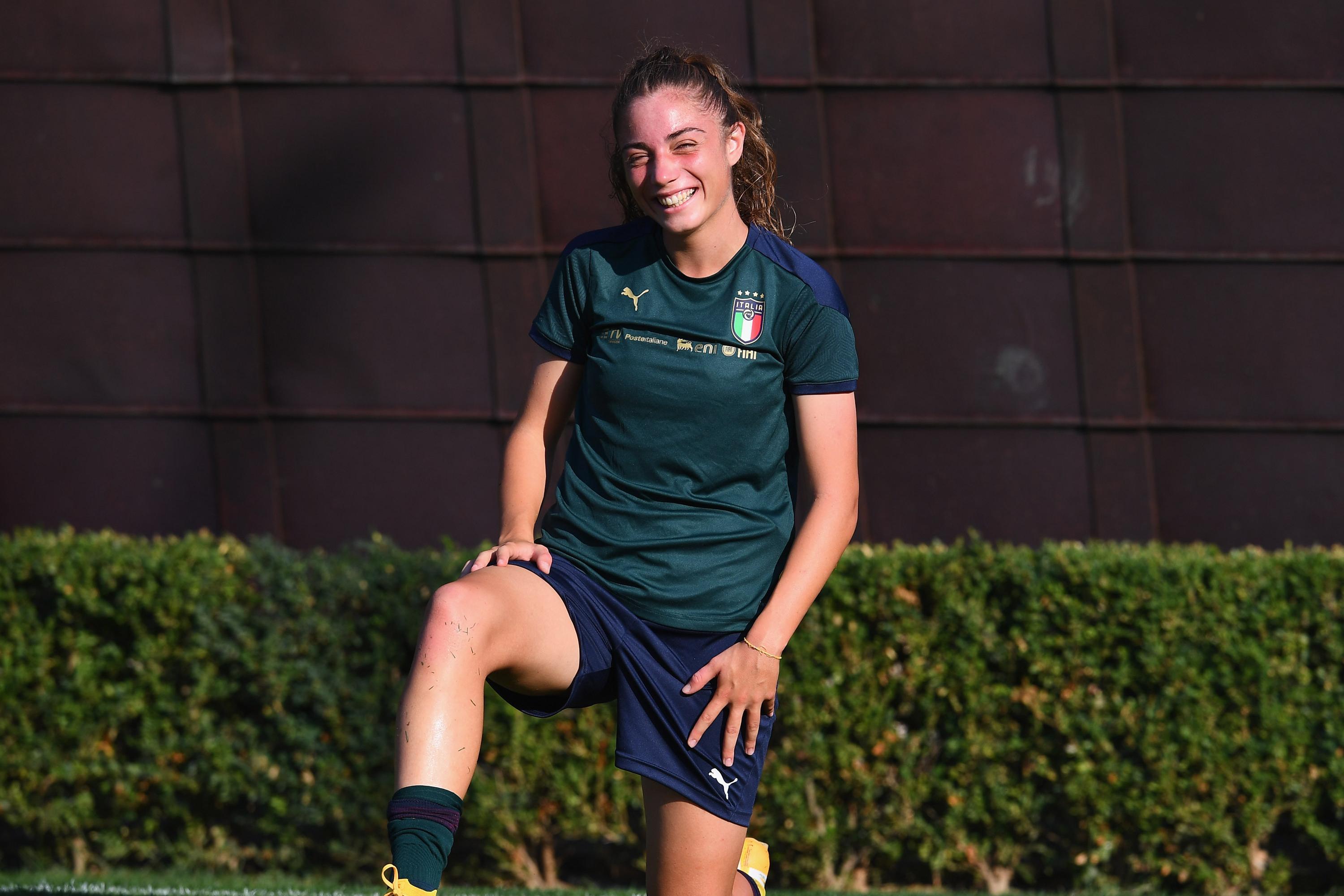 Il calcio, il basso elettrico e l'Azzurro: intervista a Benedetta Glionna