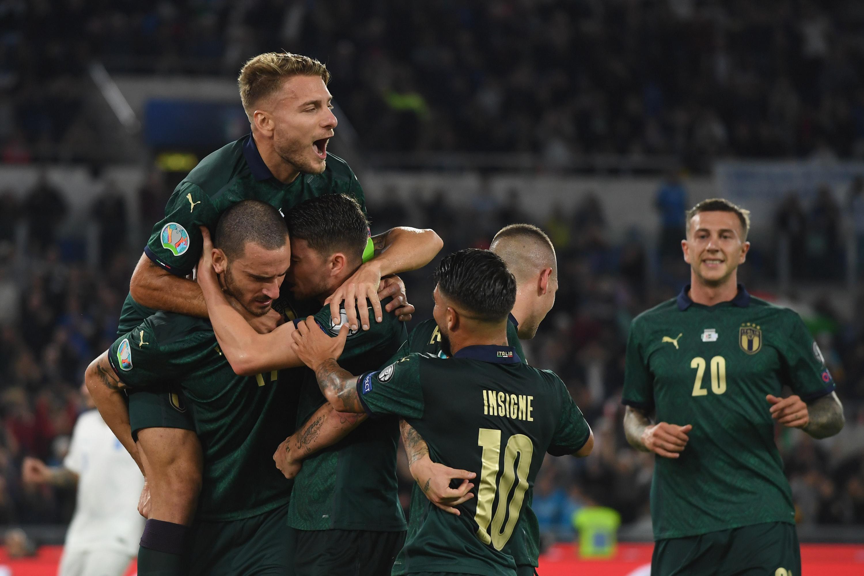 ROME, ITALY - OCTOBER 12:  Jorginho of Italy celebrates with team-mates after scoring the opening goal during the UEFA Euro 2020 qualifier between Italy and Greece on October 12, 2019 in Rome, Italy.  (Photo by Claudio Villa/Getty Images)