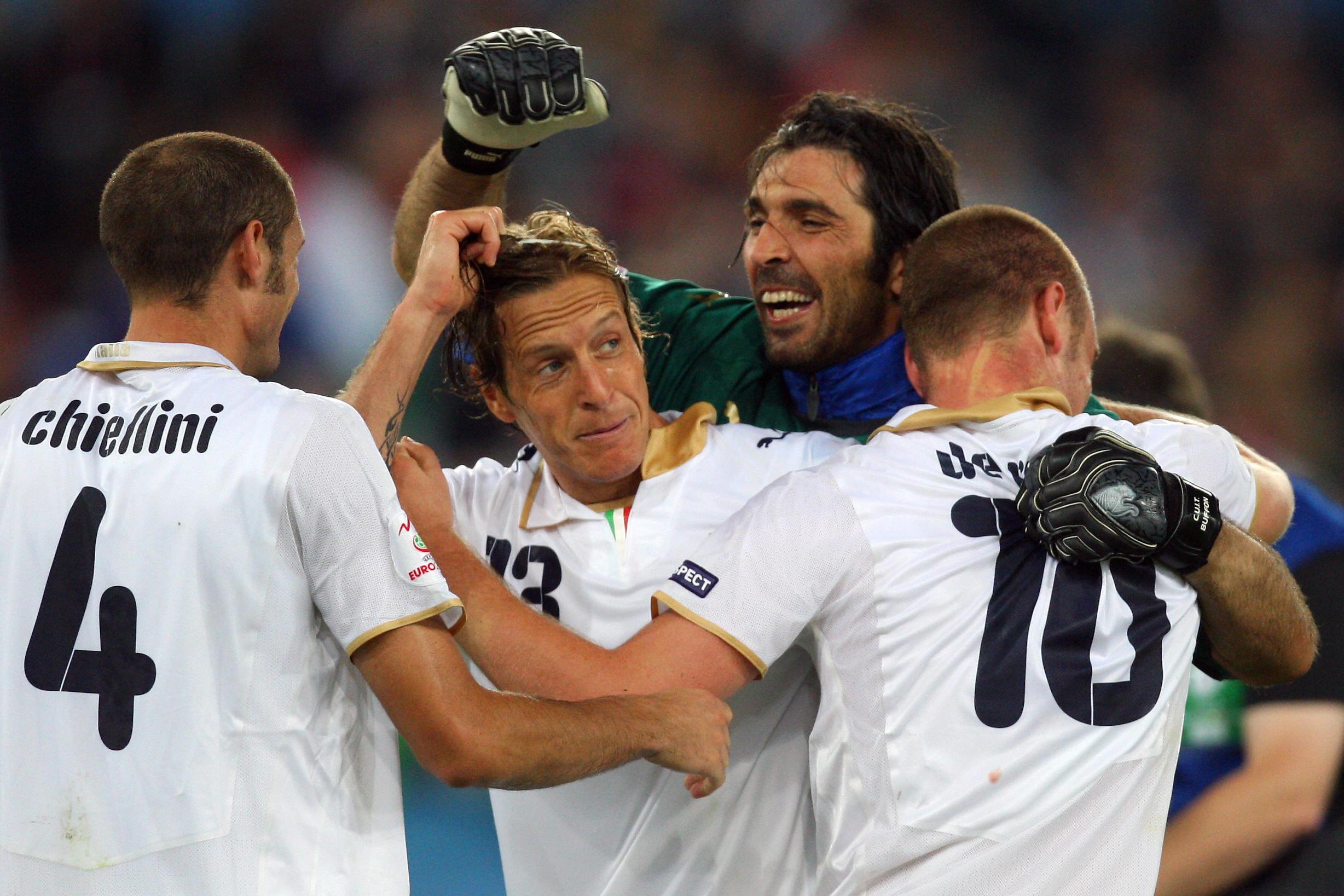 (L to R )Italian defender Giorgio Chiellini, Italian midfielder Massimo Ambrosini, Italian goalkeeper Gianluigi Buffon and Italian midfielder Daniele De Rossi celebrate at the end of the Euro 2008 Championships Group C football match France vs. Italy on June 17, 2008 at the Letzigrund stadium in Zurich . Italy won 2-0. AFP PHOTO / VALERY HACHE  -- MOBILE SERVICES OUT --  (Photo credit should read VALERY HACHE/AFP via Getty Images)
