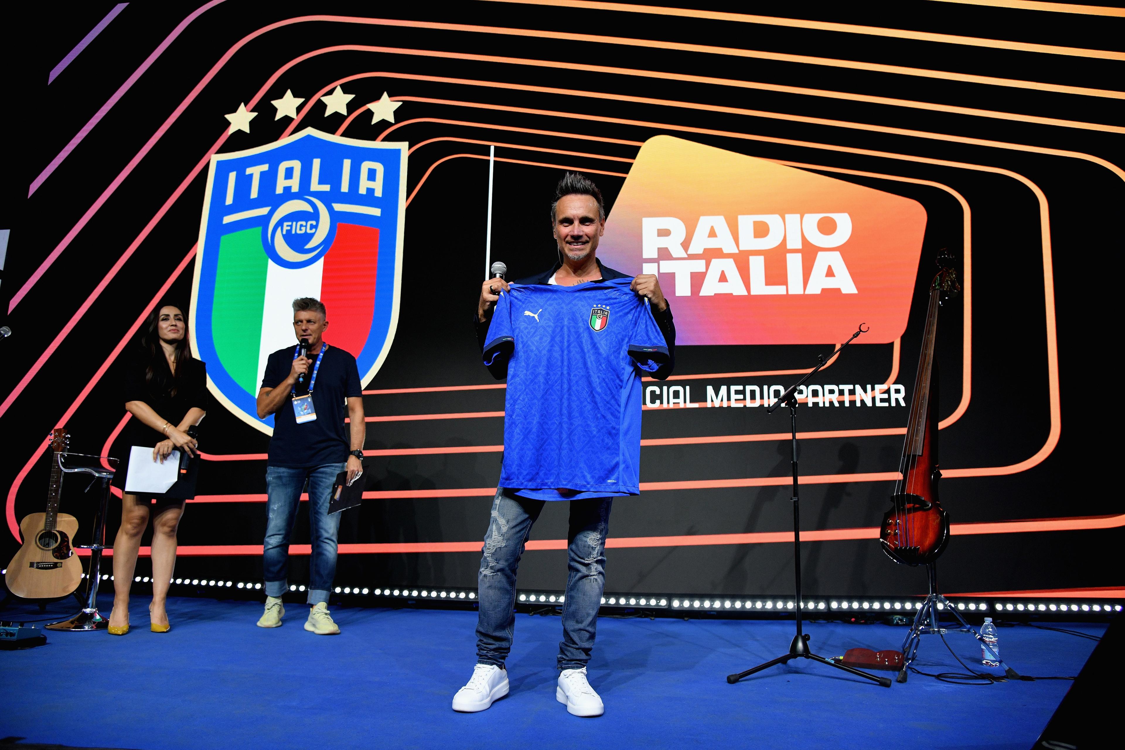 ROME, ITALY - JUNE 15: The Italian singer Nek poses with Italian national jersey during \\'Casa Azzurri\\' at pratibus district on June 15, 2021 in Rome, Italy. (Photo by Paolo Bruno/Getty Images) *** Local Caption *** Nek