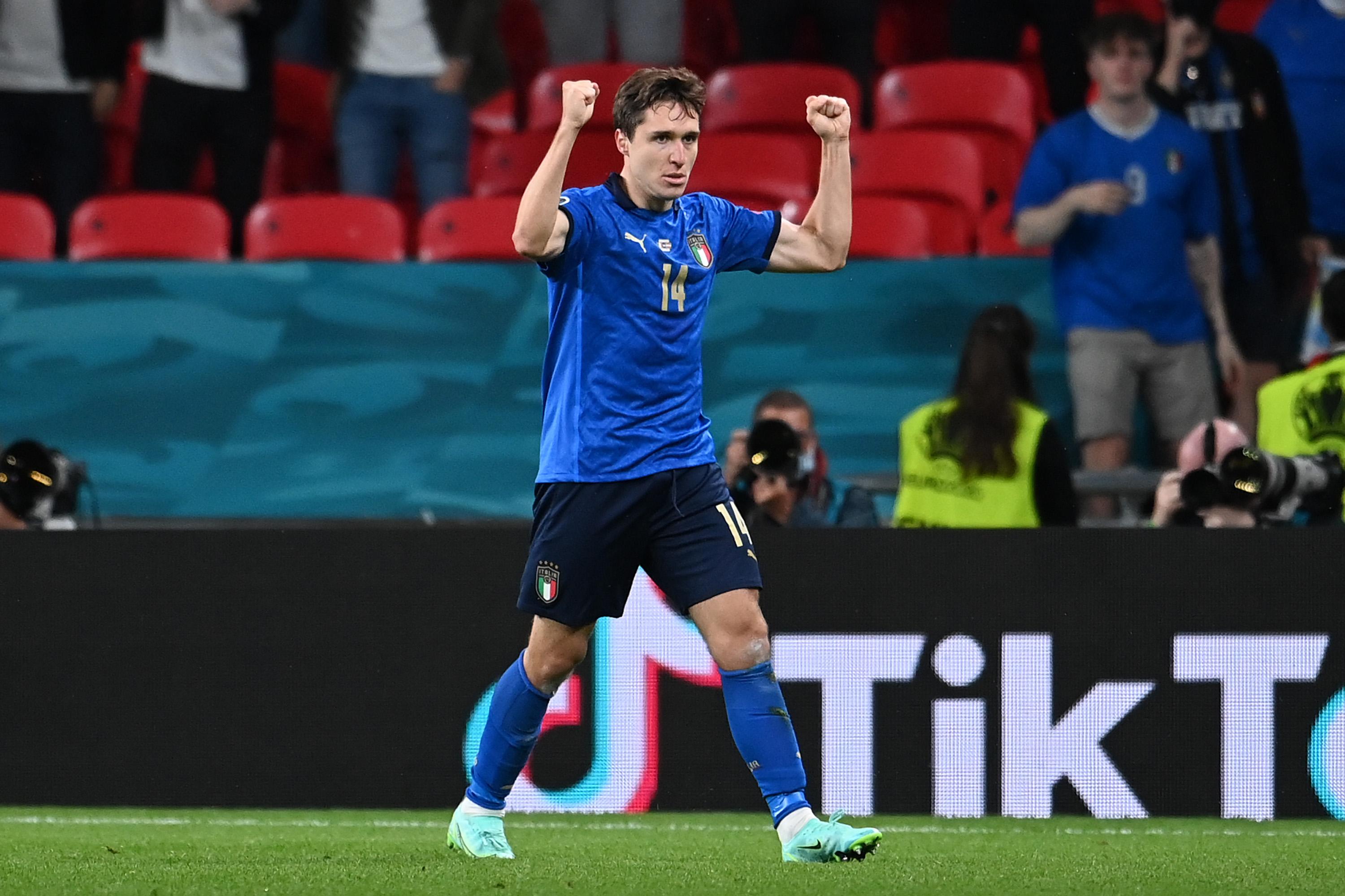 LONDON, ENGLAND - JUNE 26: Federico Chiesa of Italy celebrates after scoring their side\\'s first goal during the UEFA Euro 2020 Championship Round of 16 match between Italy and Austria at Wembley Stadium at Wembley Stadium on June 26, 2021 in London, England. (Photo by Andy Rain - Pool/Getty Images)
