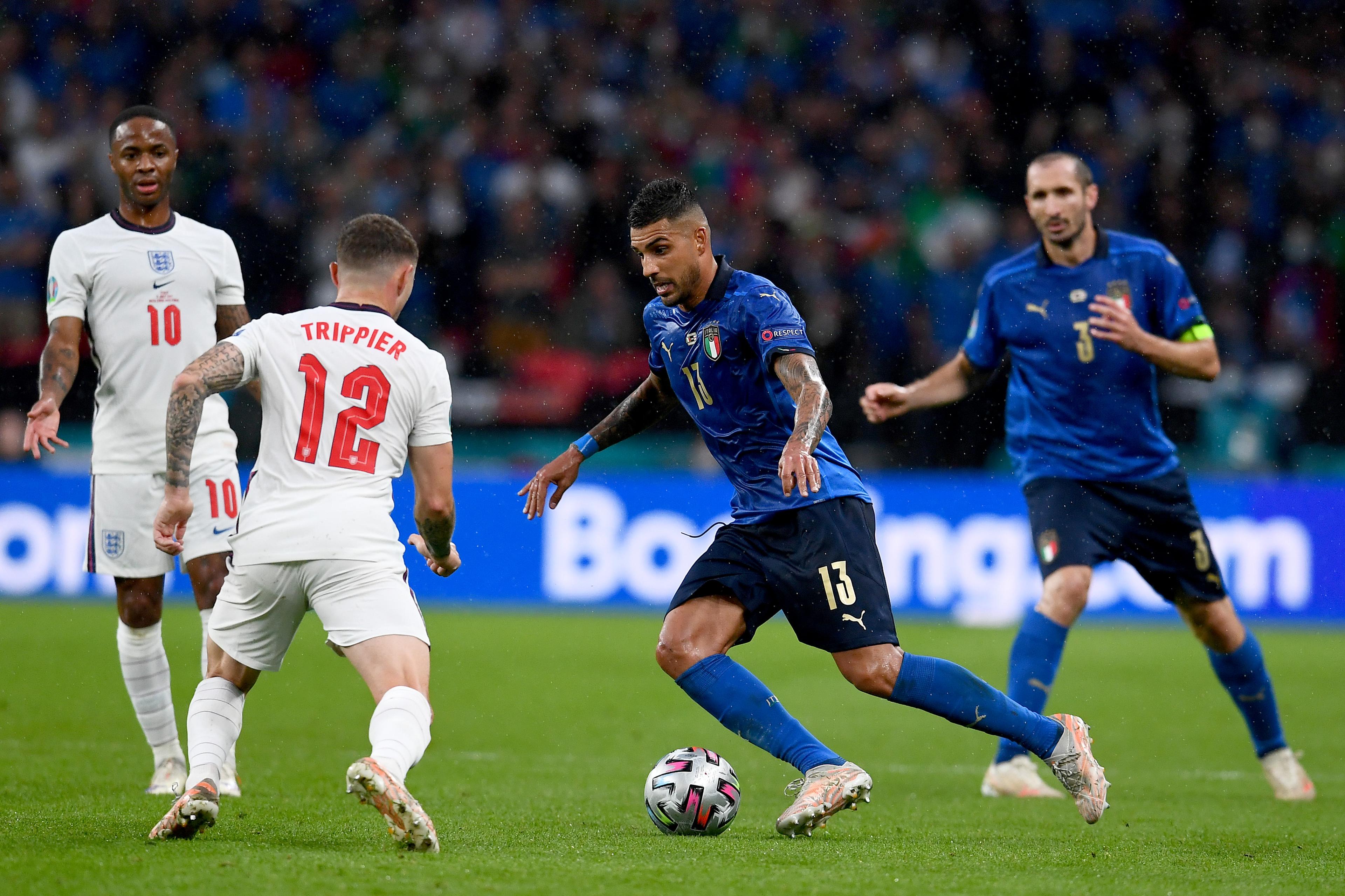 LONDON, ENGLAND - JULY 11: Emerson of Italy runs with the ball whilst under pressure from Kieran Trippier of England during the UEFA Euro 2020 Championship Final between Italy and England at Wembley Stadium on July 11, 2021 in London, England. (Photo by Claudio Villa/Getty Images)
