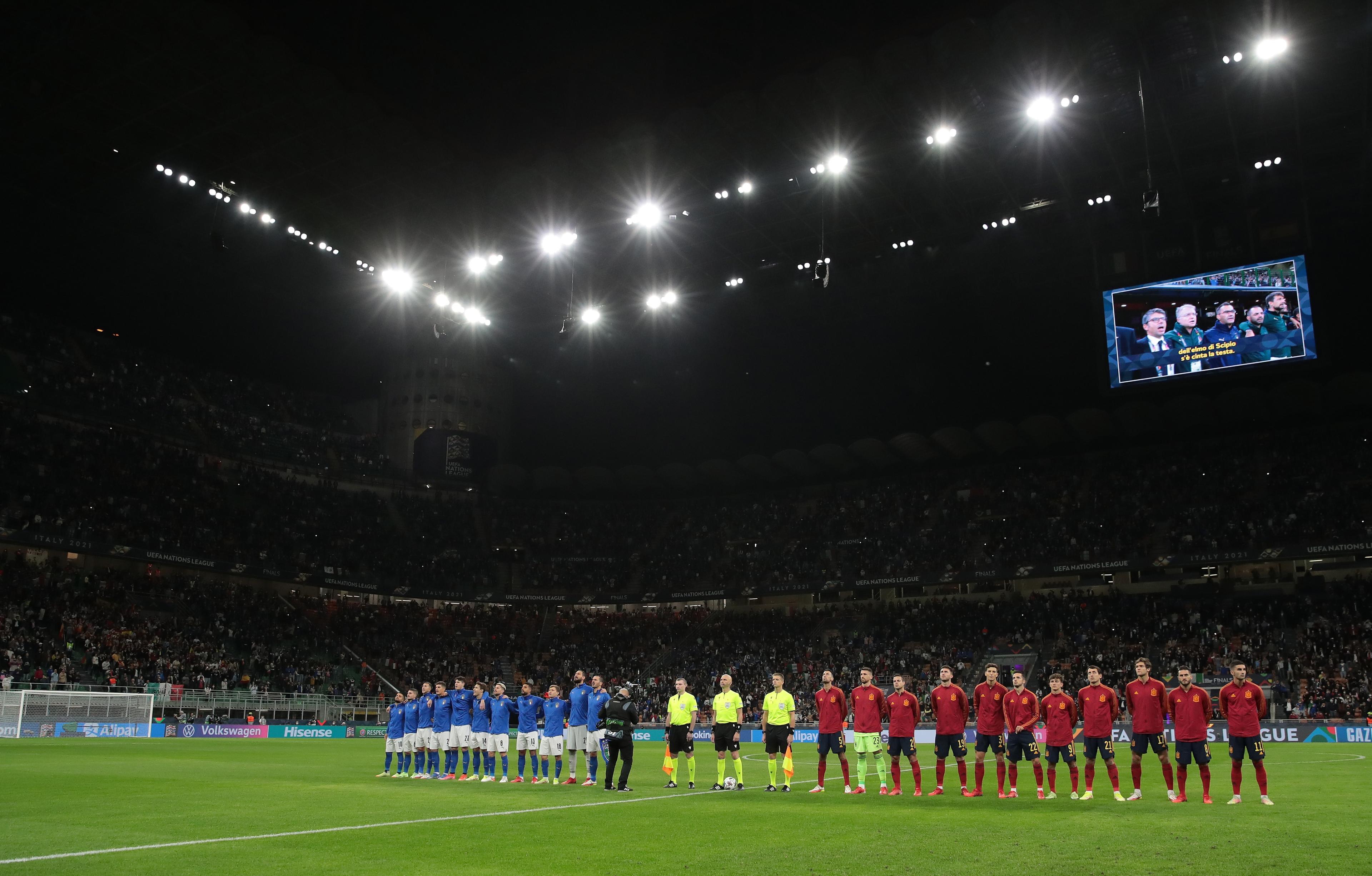 MILAN, ITALY - OCTOBER 06: A general view inside the stadium as the players from both side's stand for the national anthem prior to the UEFA Nations League 2021 Semi-final match between Italy and Spain at San Siro Stadium on October 06, 2021 in Milan, Italy. (Photo by Emilio Andreoli - UEFA/UEFA via Getty Images)