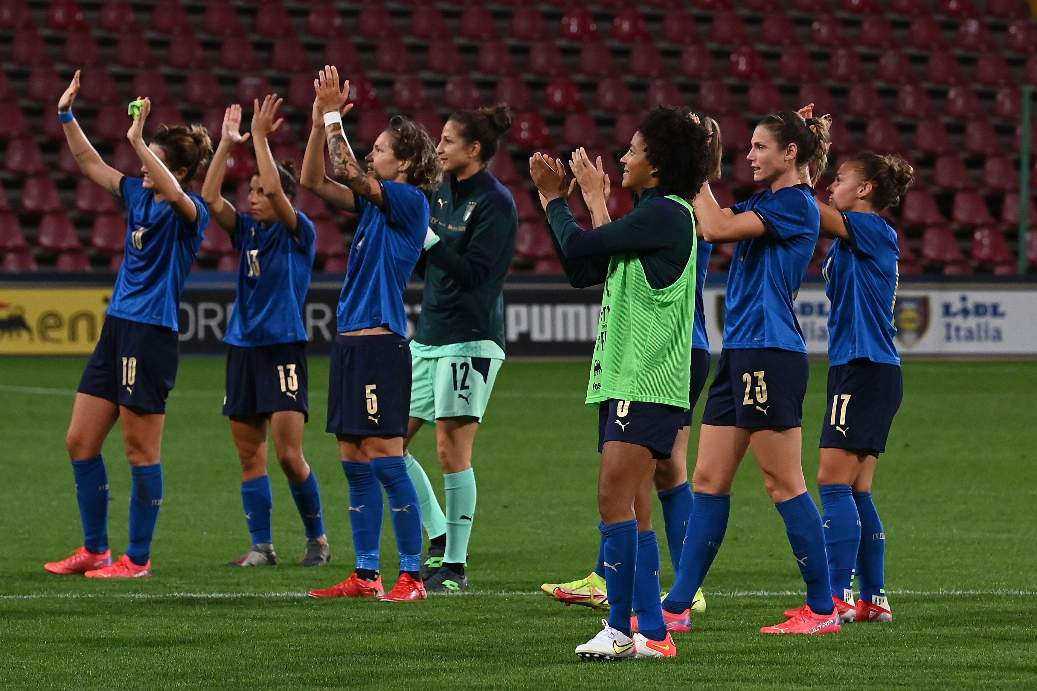 TRIESTE, ITALY - SEPTEMBER 17:Italian players celebrate the victory during the FIFA Women\\'s World Cup 2023 Qualifier group G match between Italy and Moldova at Stadio Nereo Rocco on September 17, 2021 in Trieste, Italy. (Photo by Alessandro Sabattini/Getty Images)