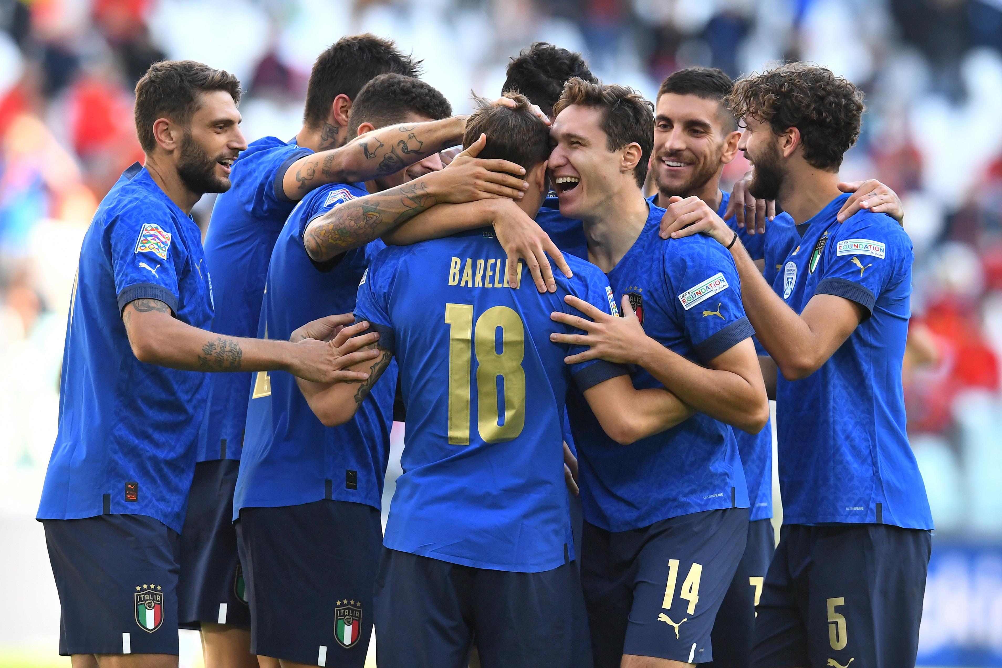 TURIN, ITALY - OCTOBER 10:  Nicolo Barella of Italy celebrates with team-mates after scoring the opening goal during the UEFA Nations League 2021 Third Place Match between Italy and Belgium at Juventus Stadium on October 10, 2021 in Turin, Italy. (Photo by Claudio Villa/Getty Images)