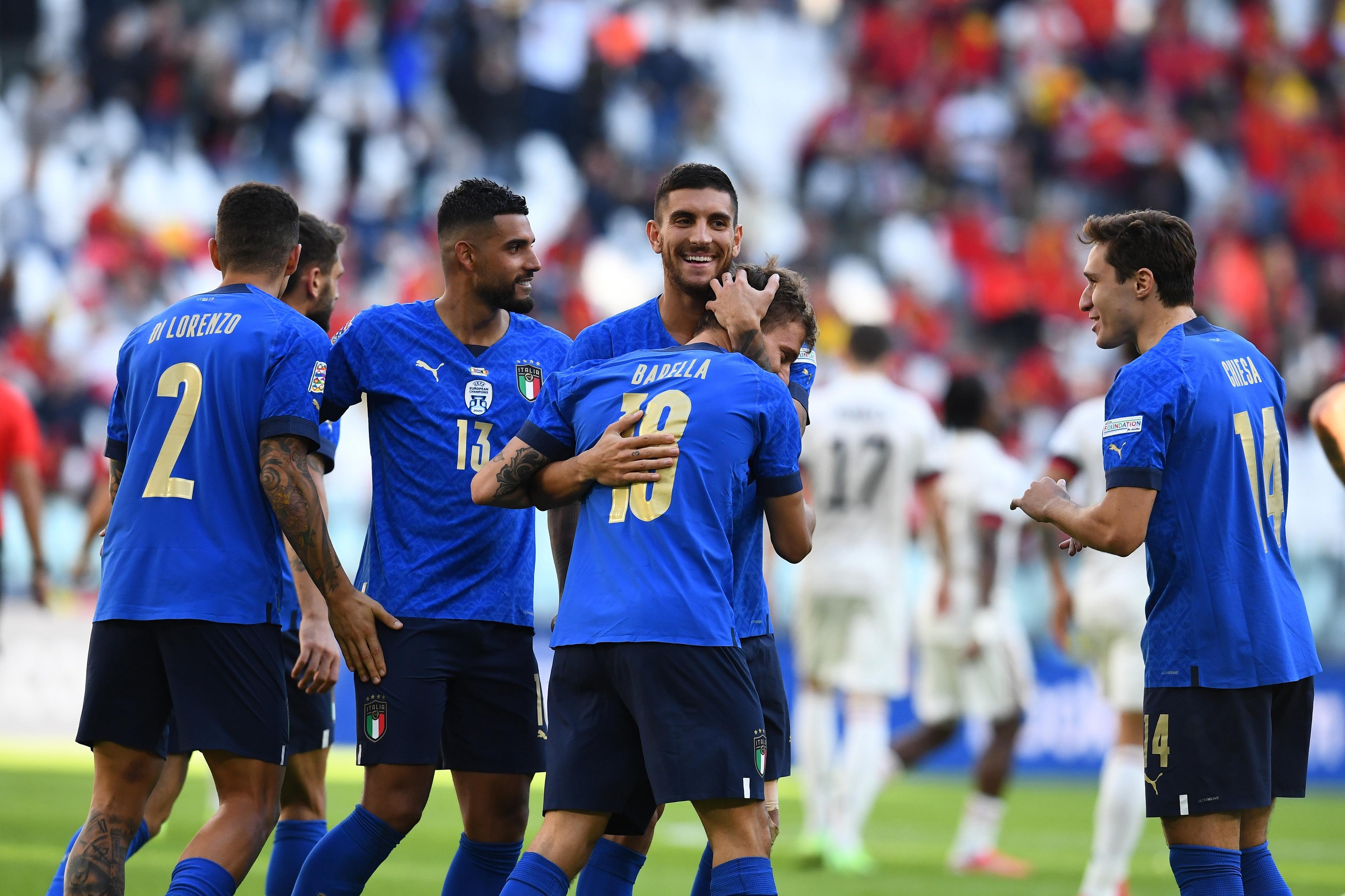 TURIN, ITALY - OCTOBER 10:  Nicolo Barella of Italy celebrates with team-mates after scoring the opening goal during the UEFA Nations League 2021 Third Place Match between Italy and Belgium at Juventus Stadium on October 10, 2021 in Turin, Italy. (Photo by Claudio Villa/Getty Images)