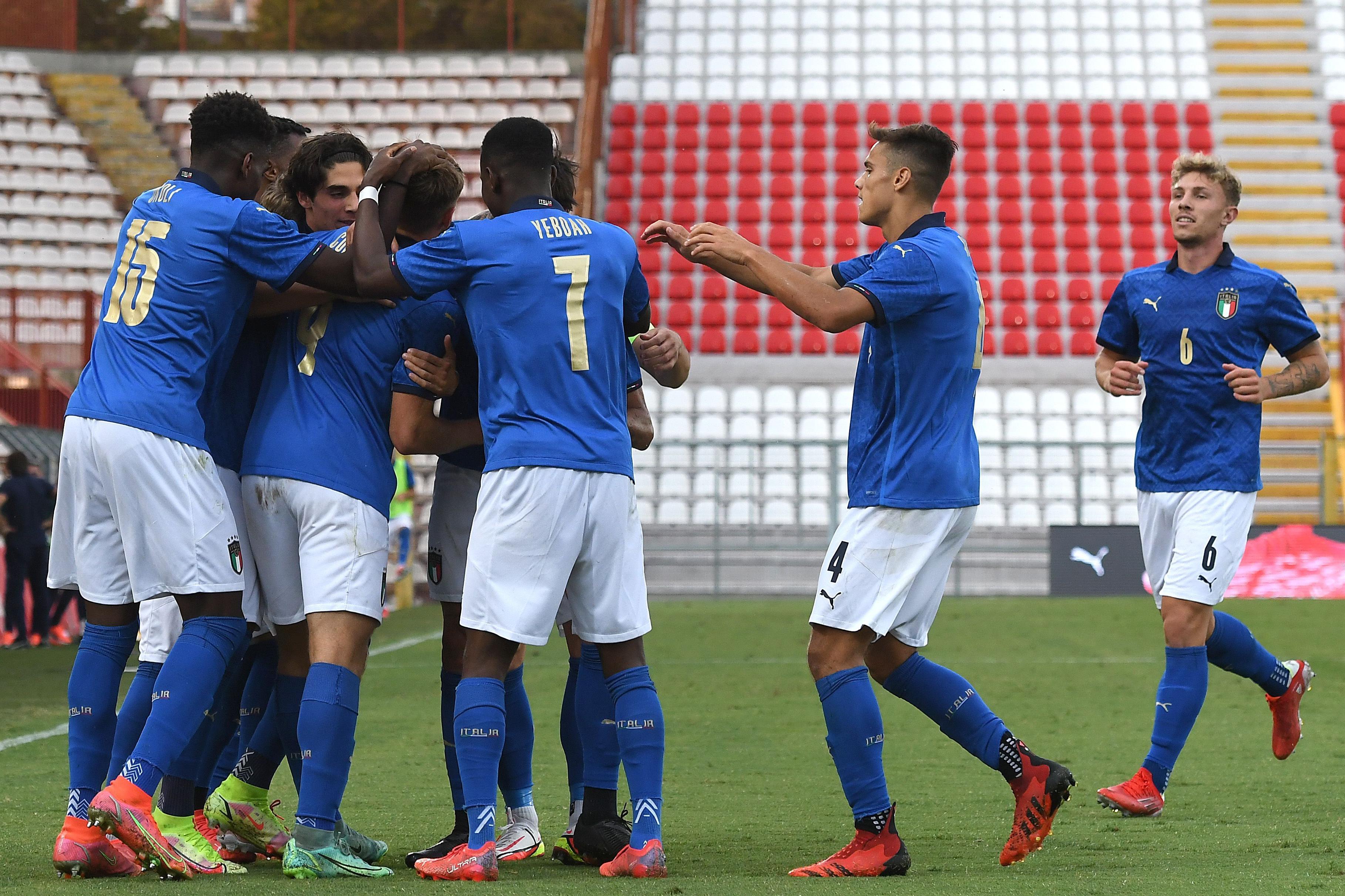 VICENZA, ITALY - SEPTEMBER 07: Lorenzo Colombo of Italy celebrates after scoring the opening goal during the UEFA European Under-21 Championship Qualifier between Italy U21 and Montenegro U21 at Stadio Romeo Menti on September 07, 2021 in Vicenza, Italy. (Photo by Alessandro Sabattini/Getty Images)