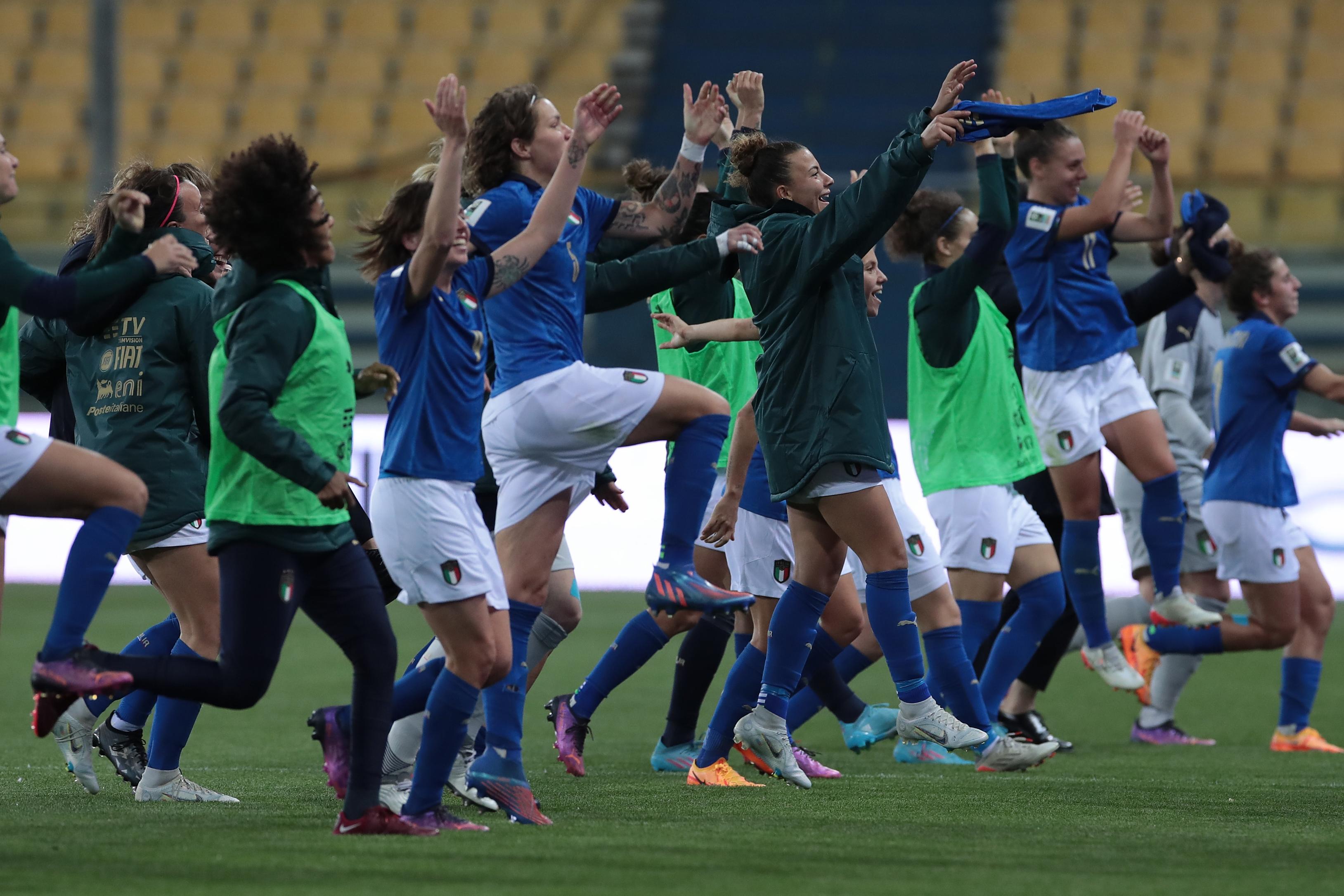 PARMA, ITALY - APRIL 08:  Italy players celebrate victory at the end of the FIFA Women\\'s World Cup 2023 Qualifier group G match between Italy and Lithuania at Stadio Ennio Tardini on April 08, 2022 in Parma, Italy. (Photo by Emilio Andreoli/Getty Images)